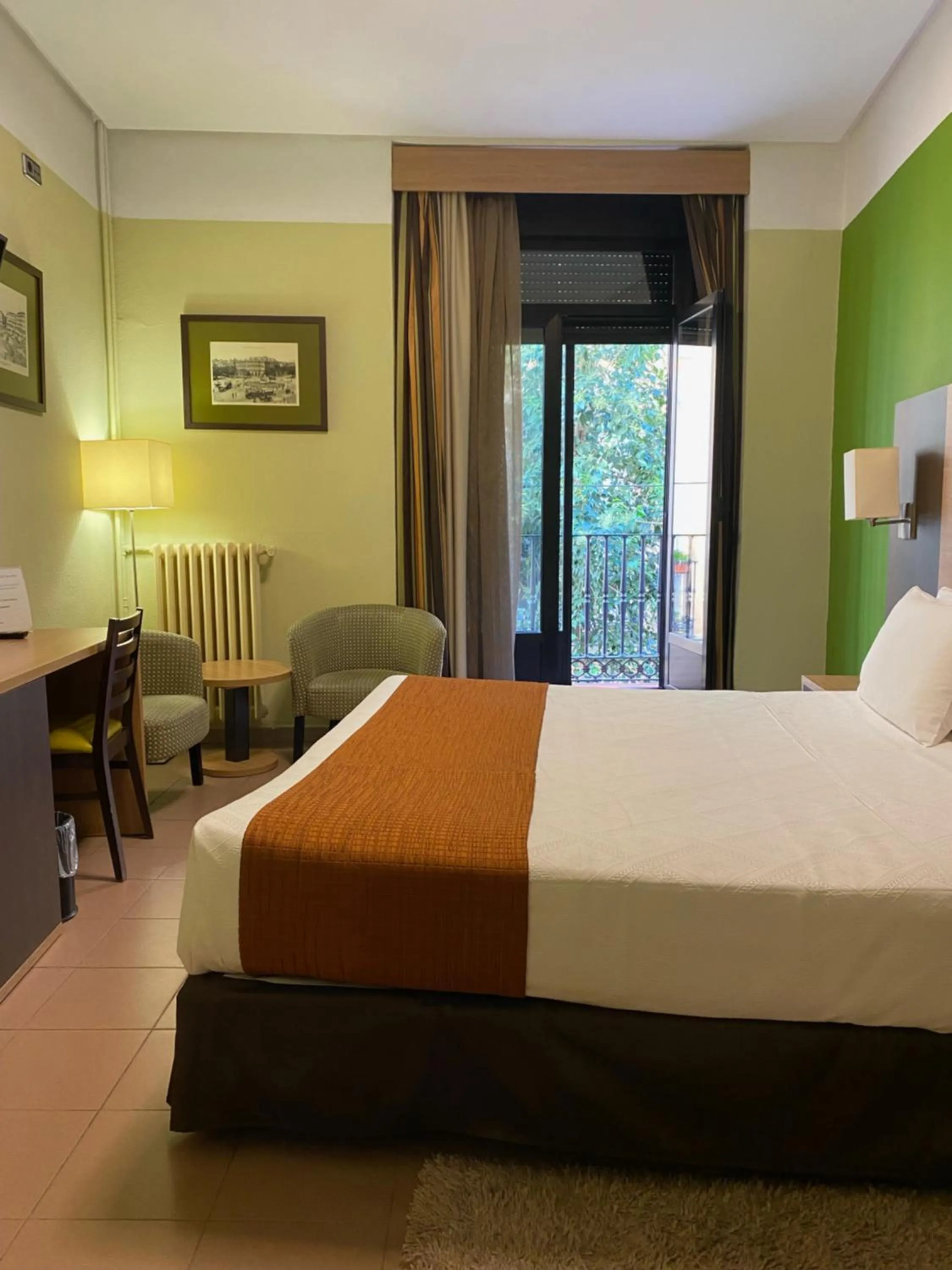 Photo of the whole room, Bed in Hostal Ballesta