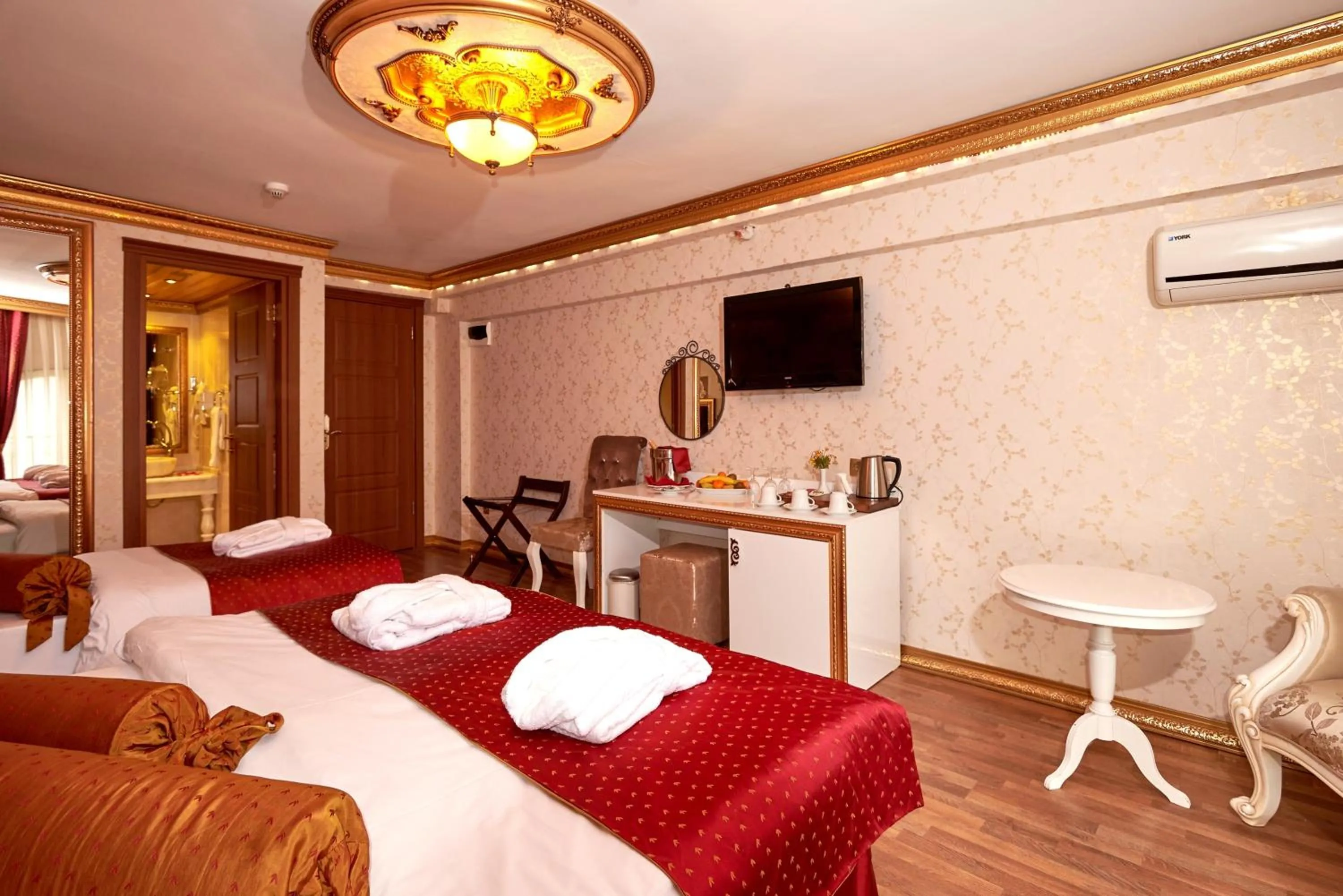 Photo of the whole room, Bed in Marmara Deluxe Hotel