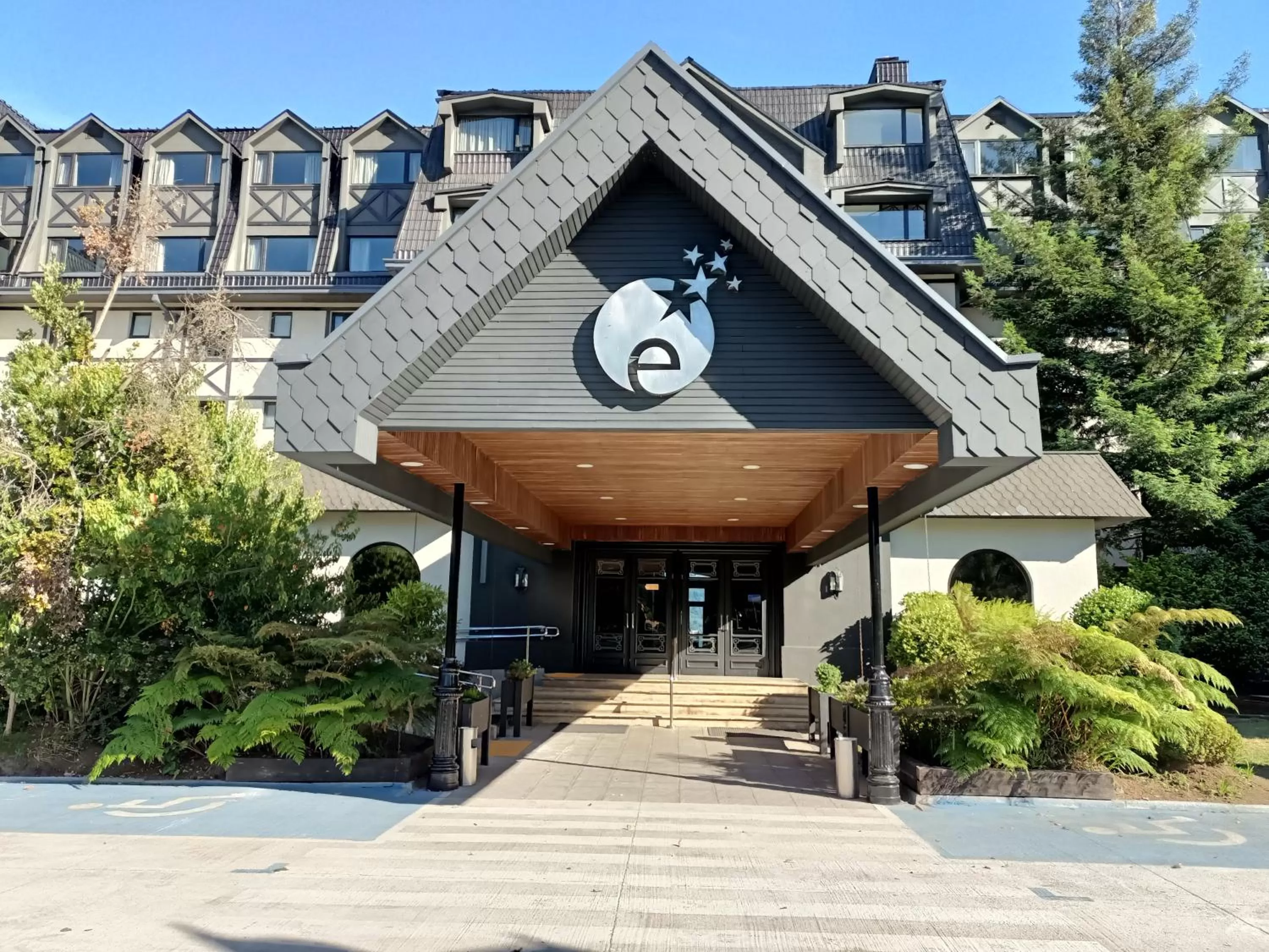 Facade/entrance in Hotel Enjoy Pucón