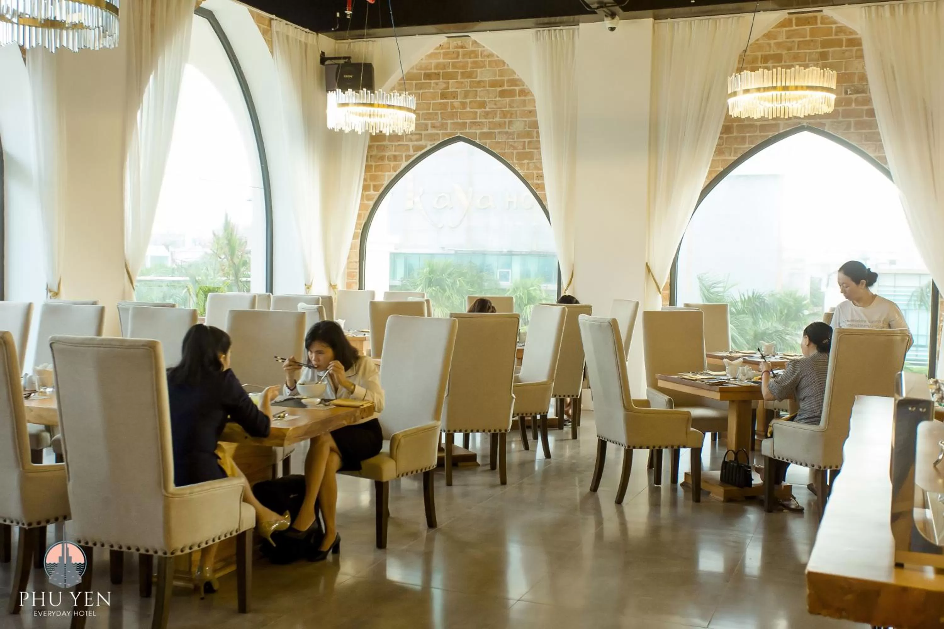 Restaurant/places to eat in PHÚ YÊN EVERYDAY HOTEL