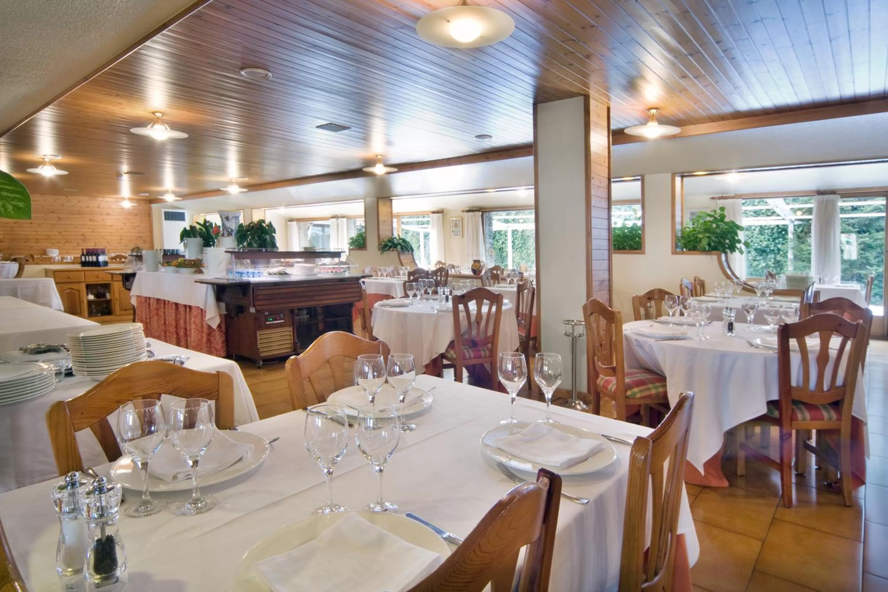 Restaurant/places to eat in Rutllan & Spa