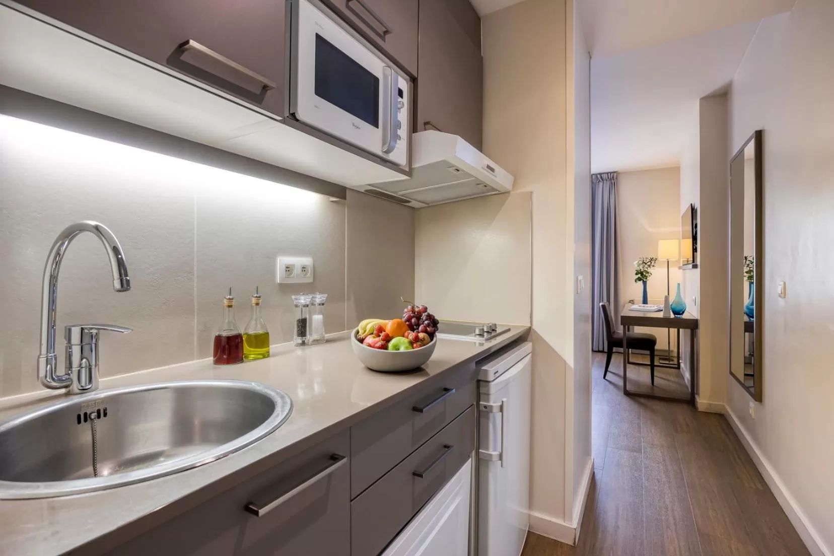 Kitchen or kitchenette in Citadines Toison d'Or Brussels