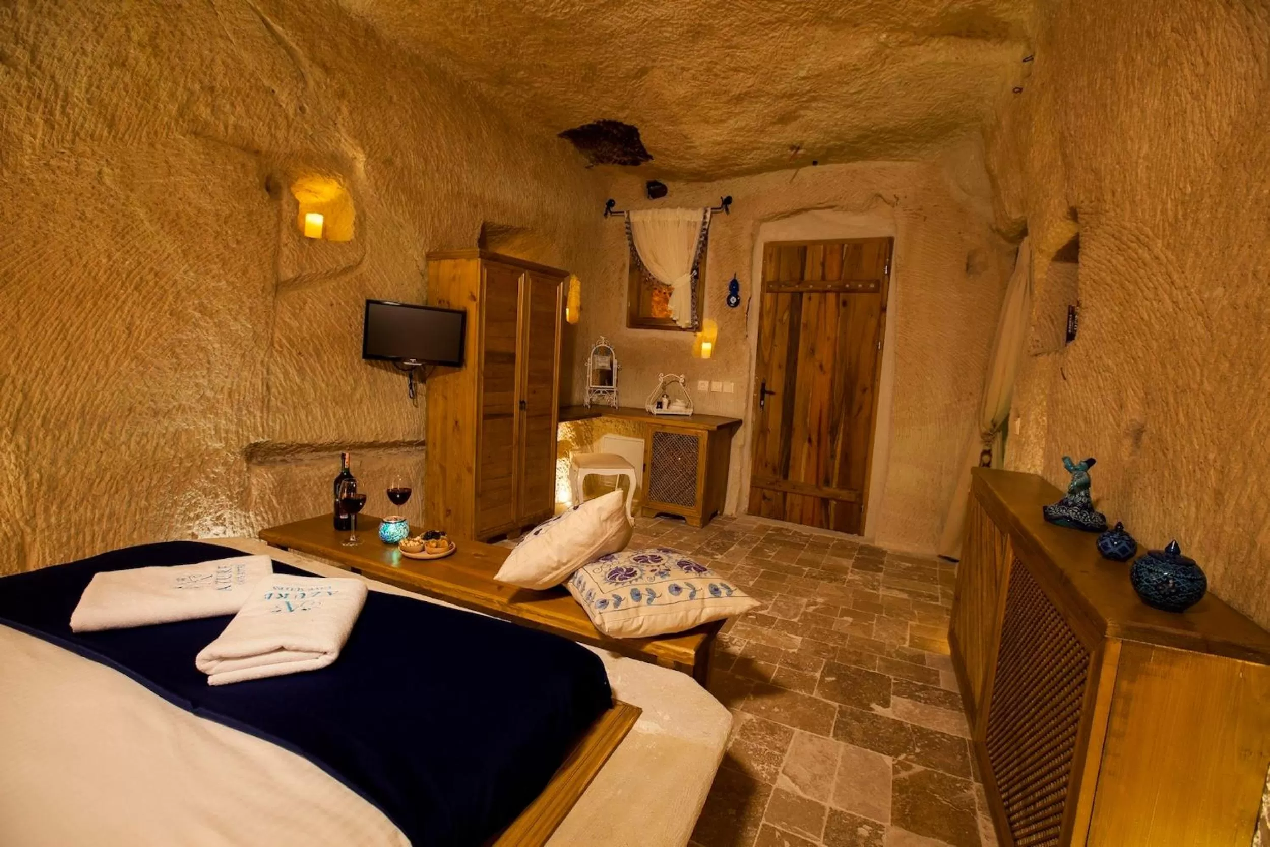 Photo of the whole room, Bed in Azure Cave Suites - Cappadocia