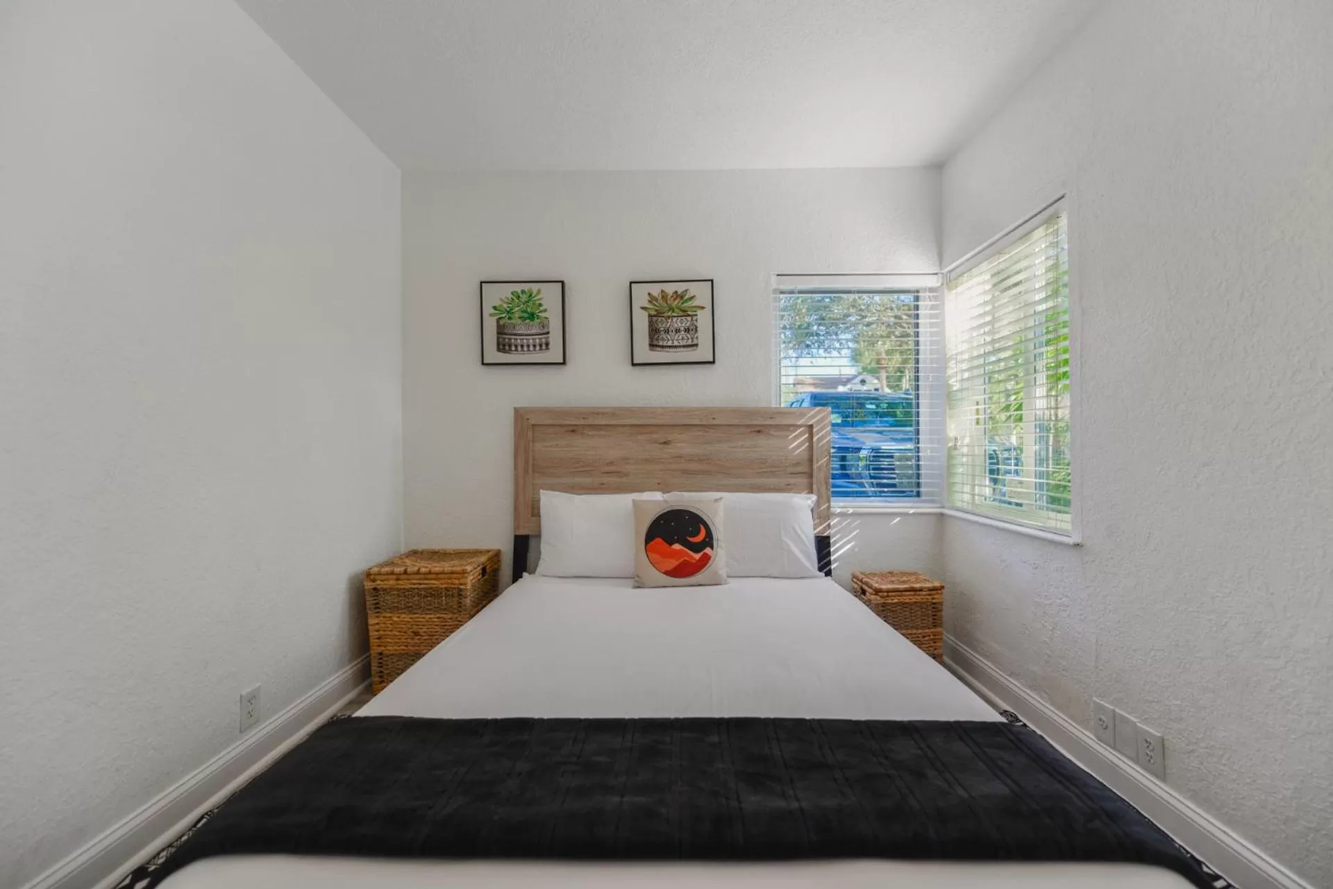 Bedroom, Bed in Alani Bay Villas