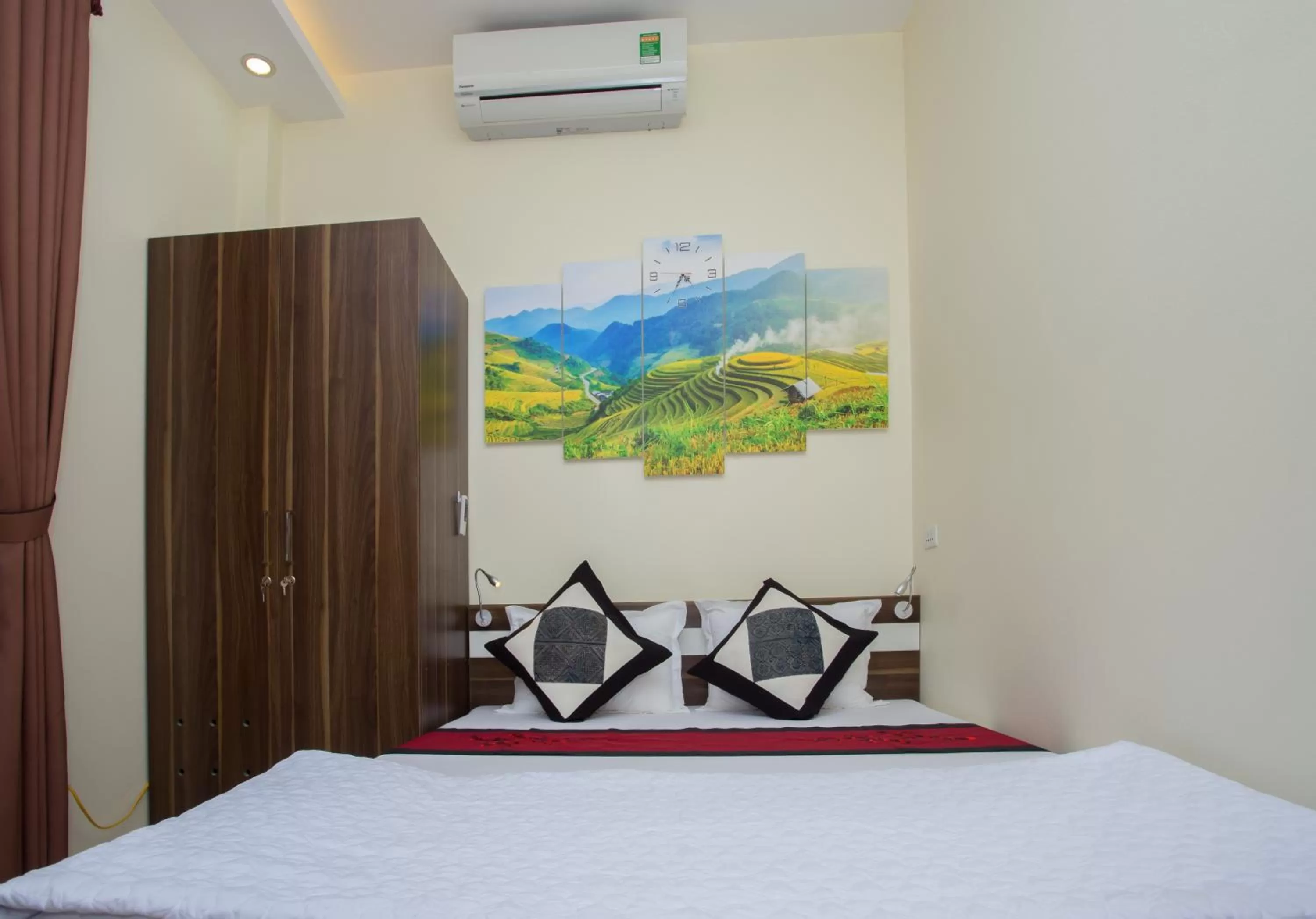 Photo of the whole room, Bed in Friendly Home Hotel