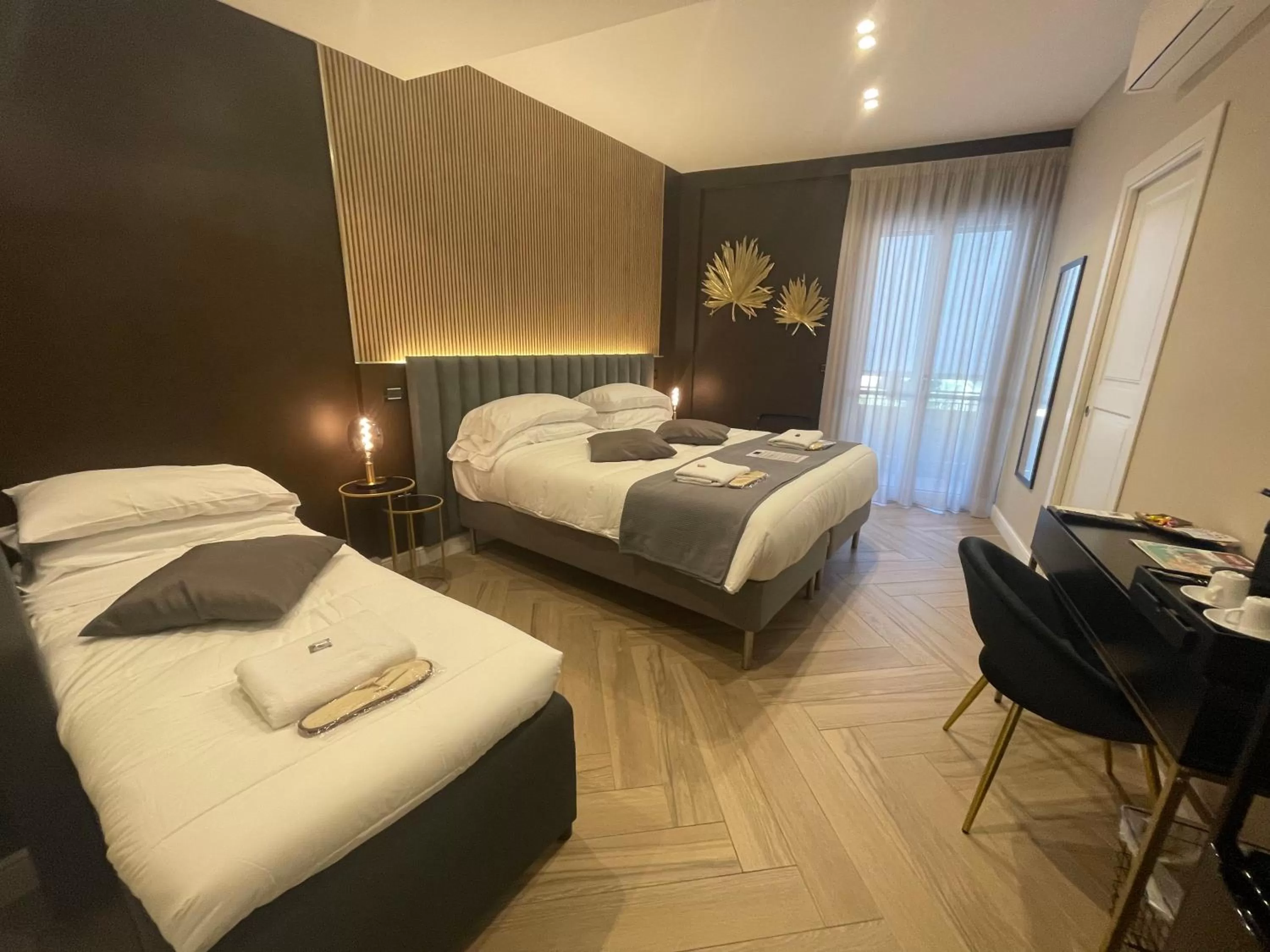 Bed in Pompeii Central Home