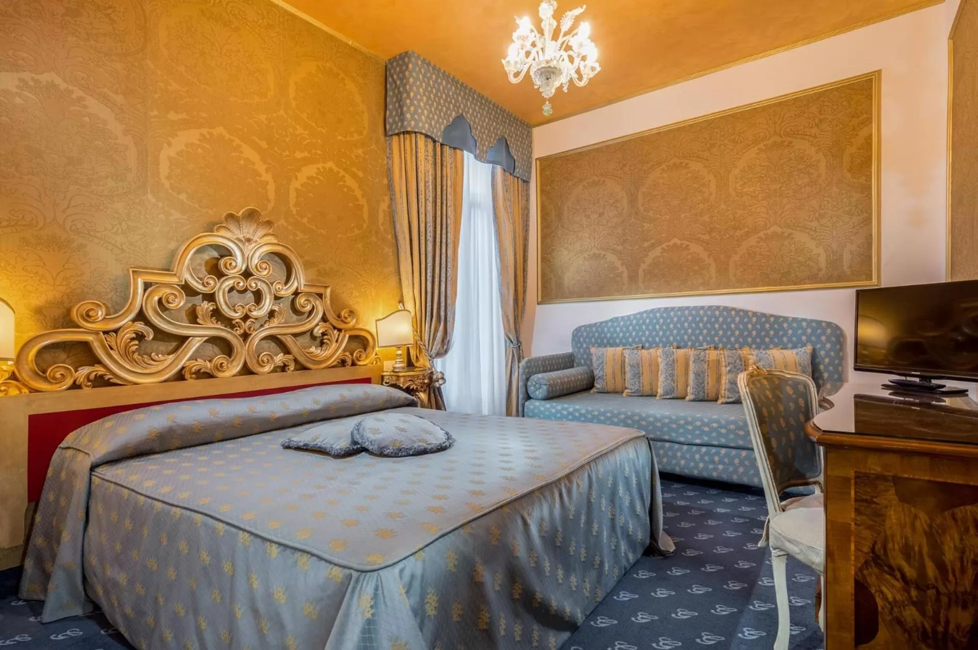 Superior Double Room with Extra Bed in Hotel Giorgione