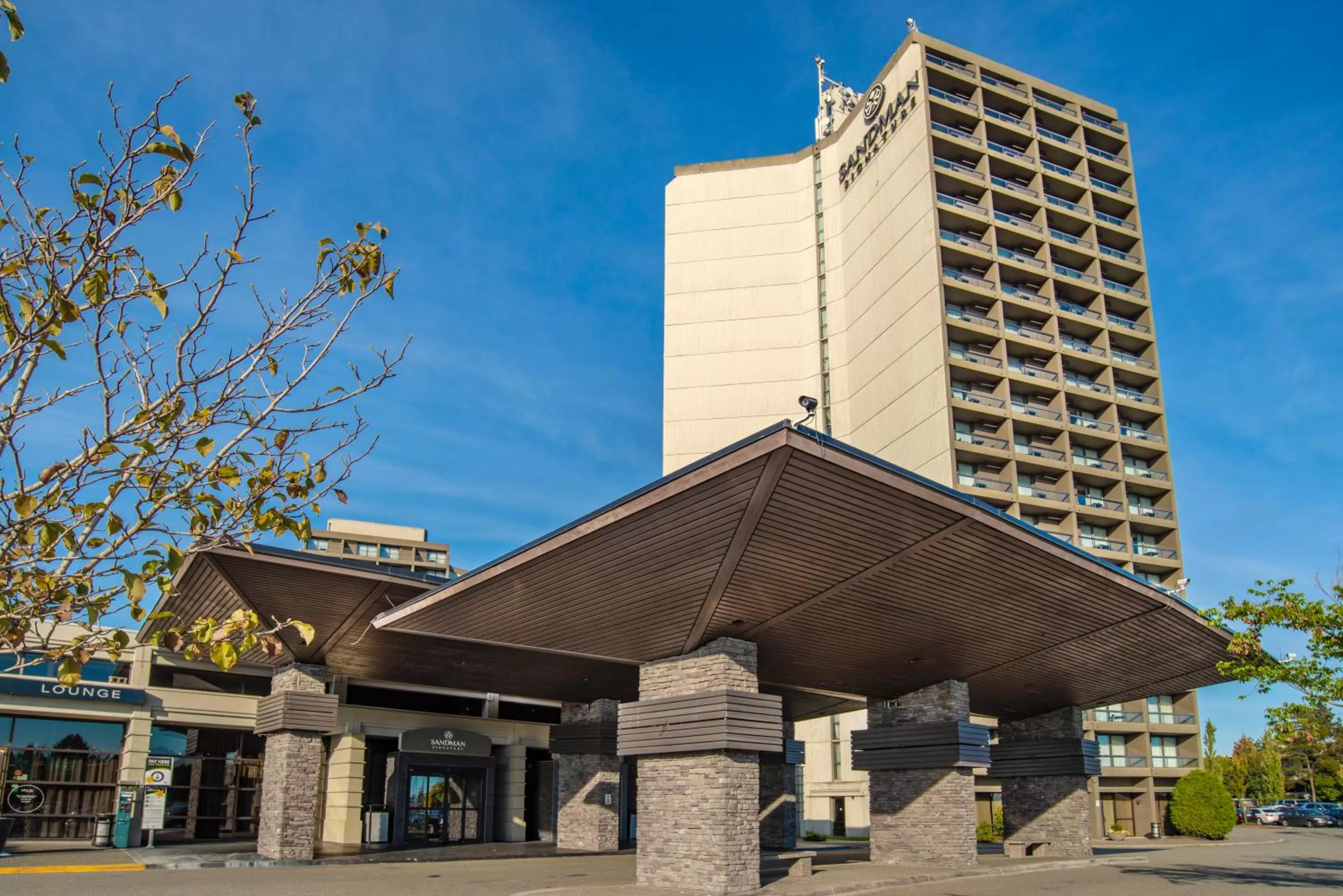 Property building in Sandman Signature Vancouver Airport Hotel & Resort
