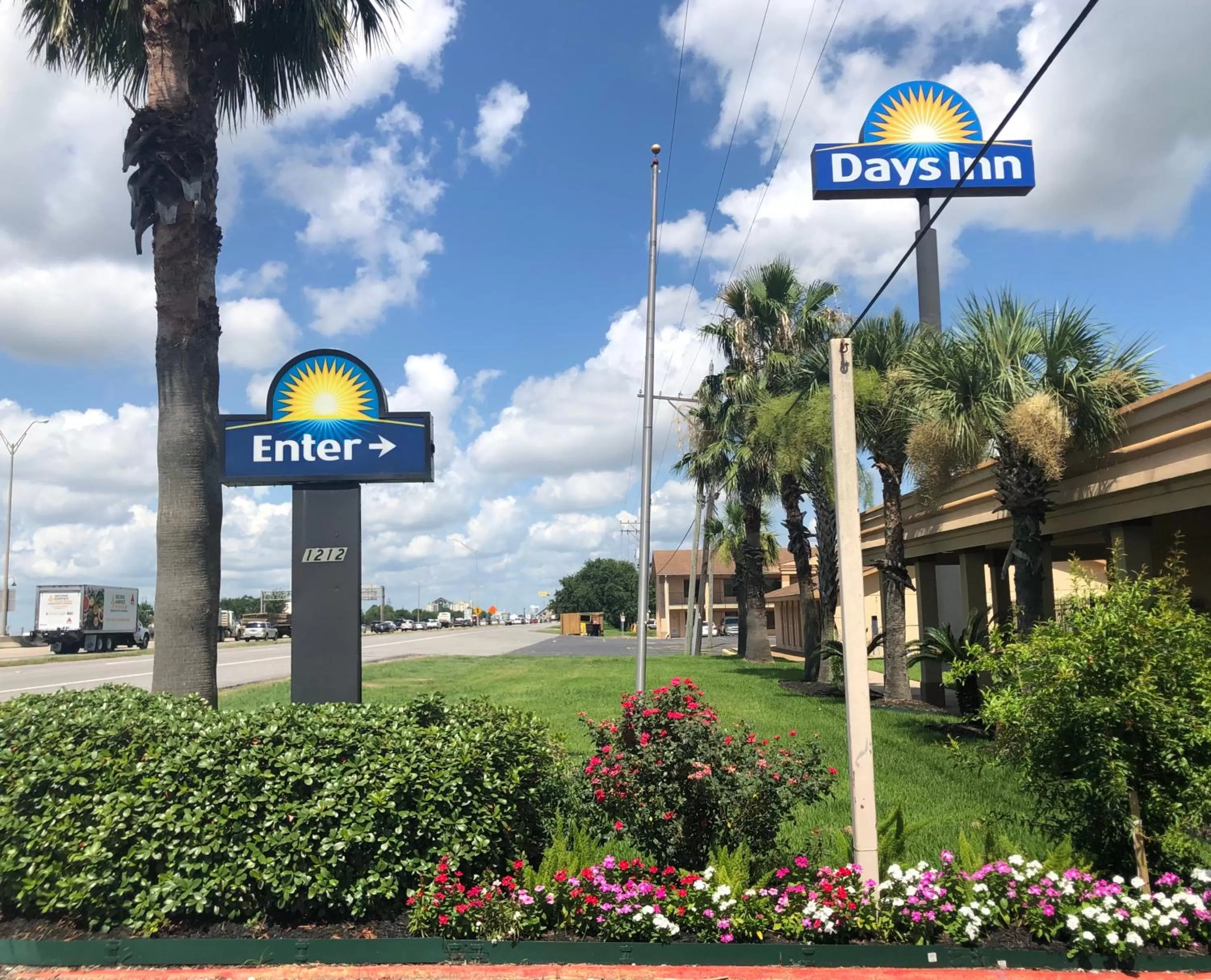 Property building in Days Inn by Wyndham Lake Charles