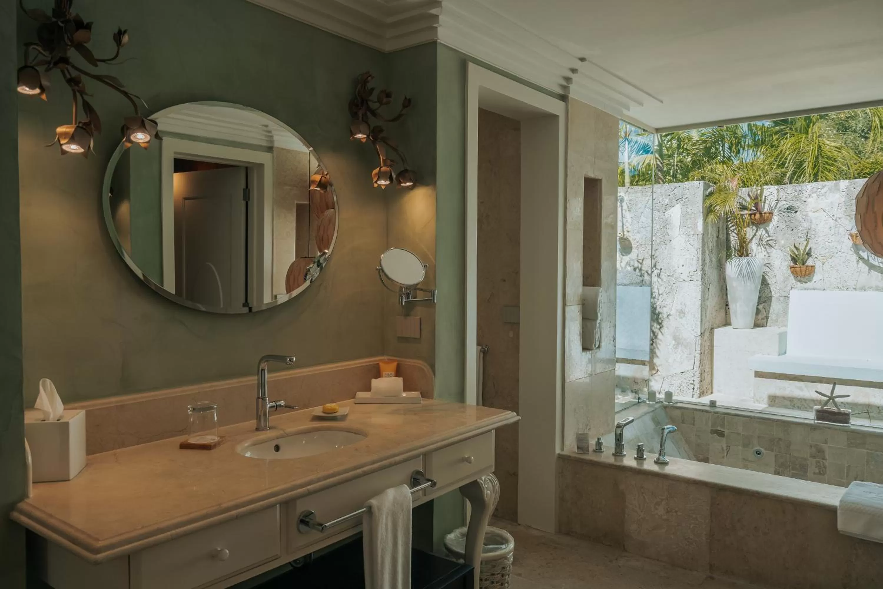 Hot Tub in Eden Roc Cap Cana