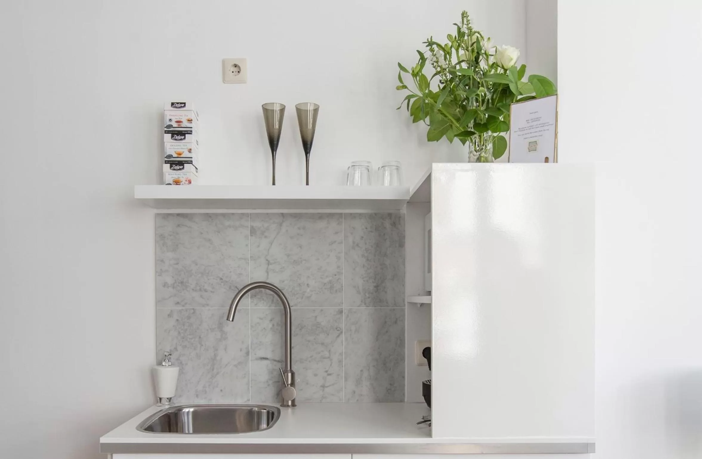 Coffee/tea facilities in Jordaan Suite bed and bubbles