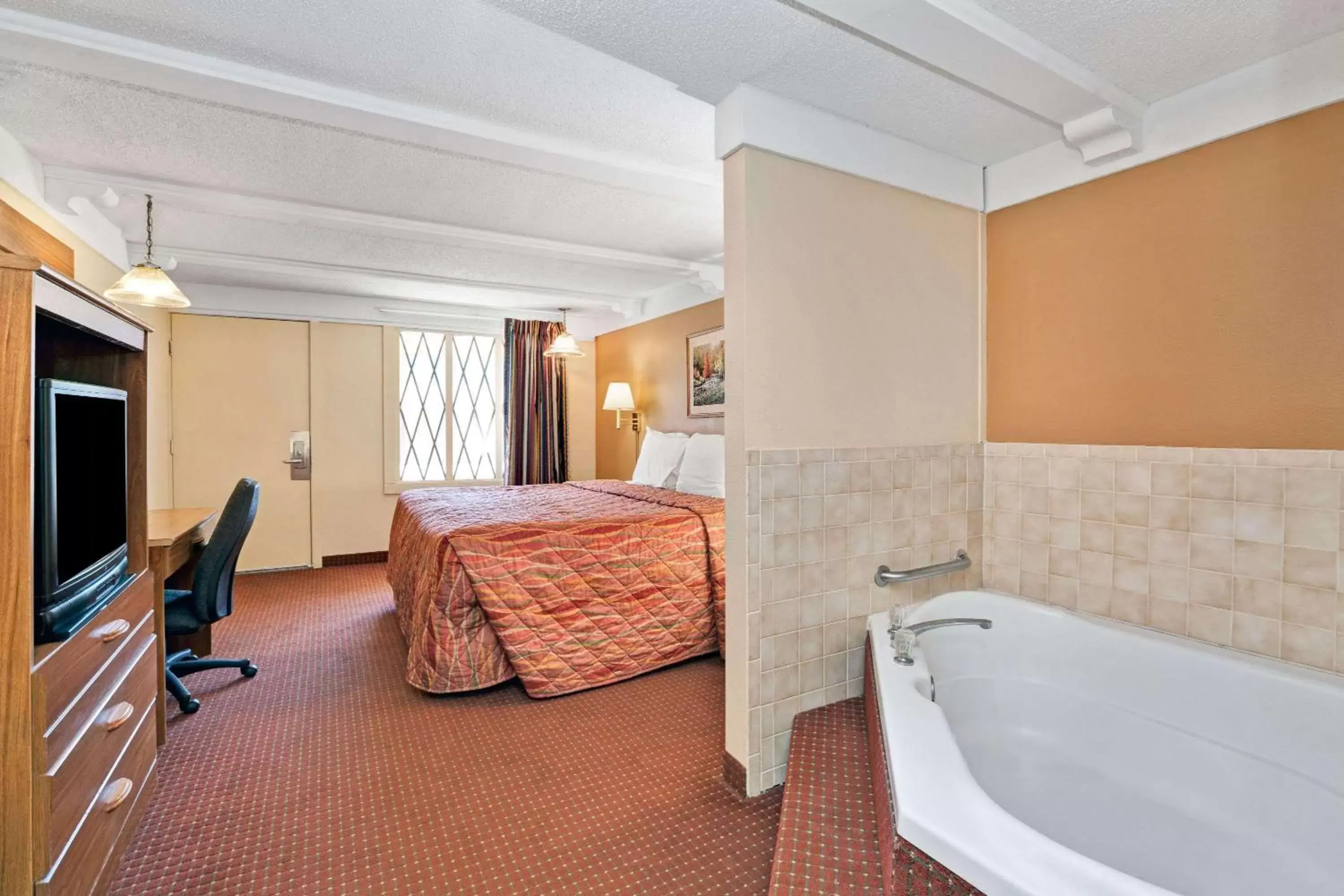 King Suite - single occupancy - Non-Smoking in Knights Inn Charleston West Virginia King Suite - single occupancy - Non-Smoking in Knights Inn Charleston West Virginia