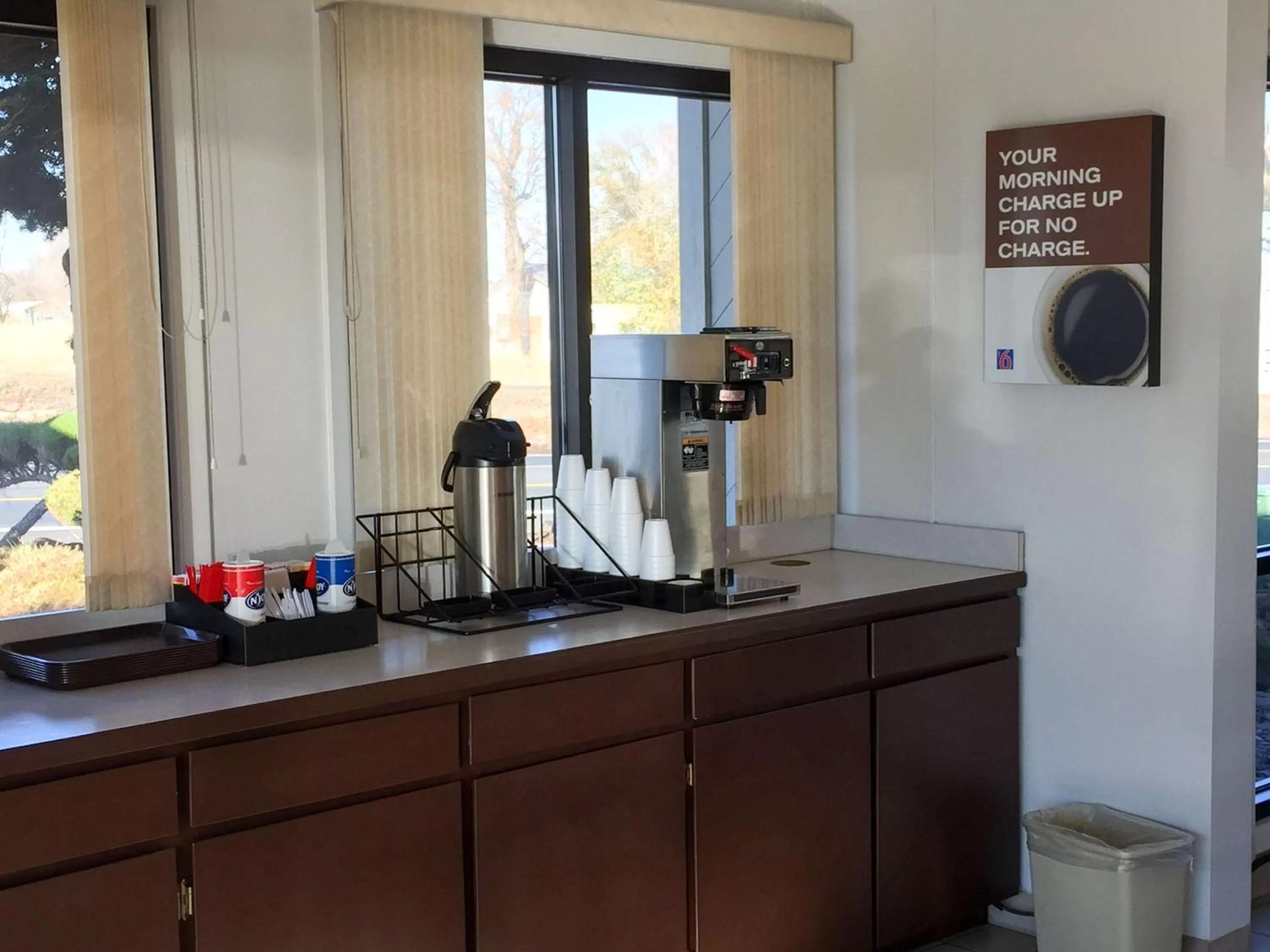 Coffee/tea facilities in Motel 6-Madras, OR
