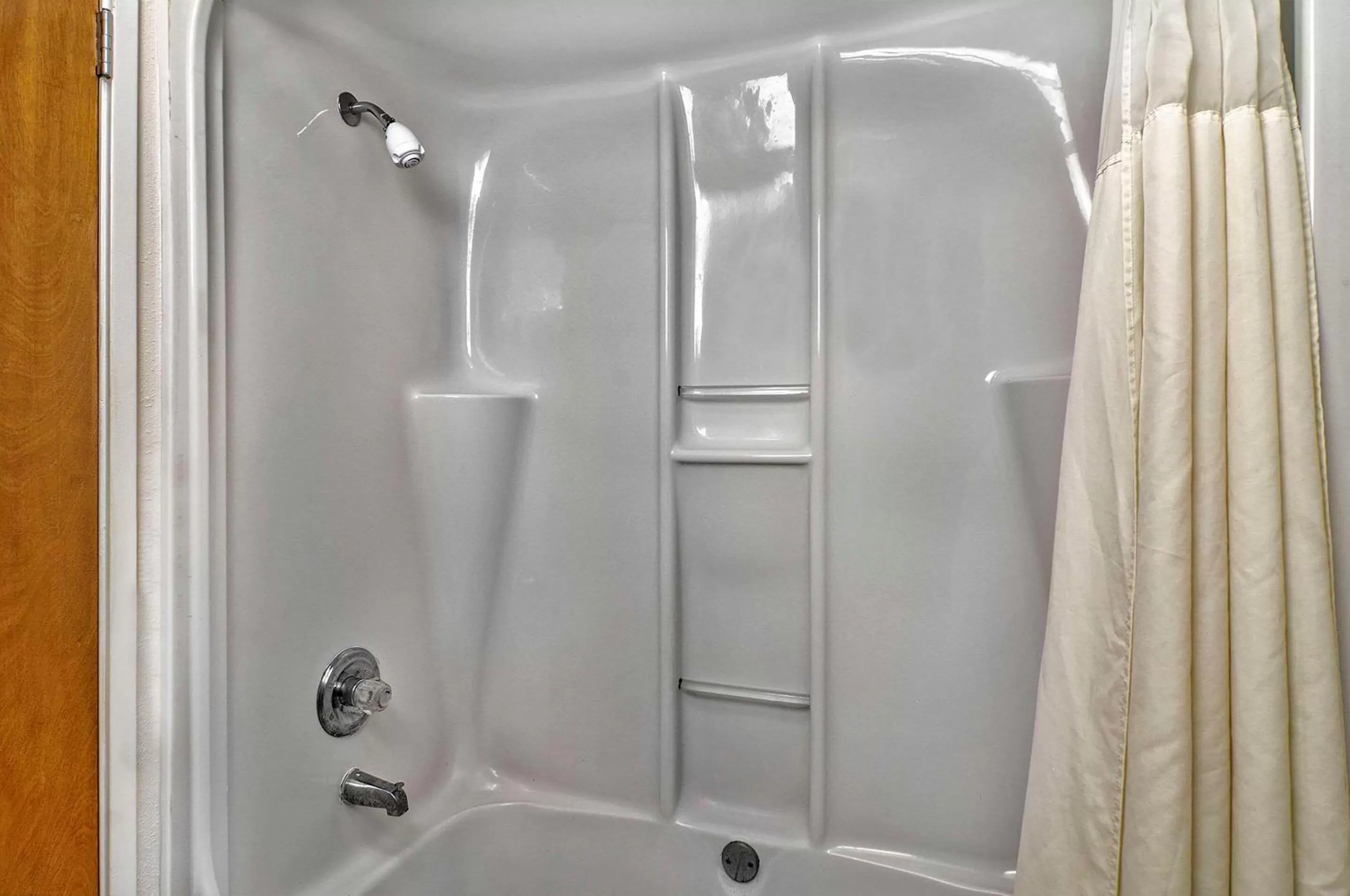 Bedroom in Quality Inn & Suites South San Jose - Morgan Hill