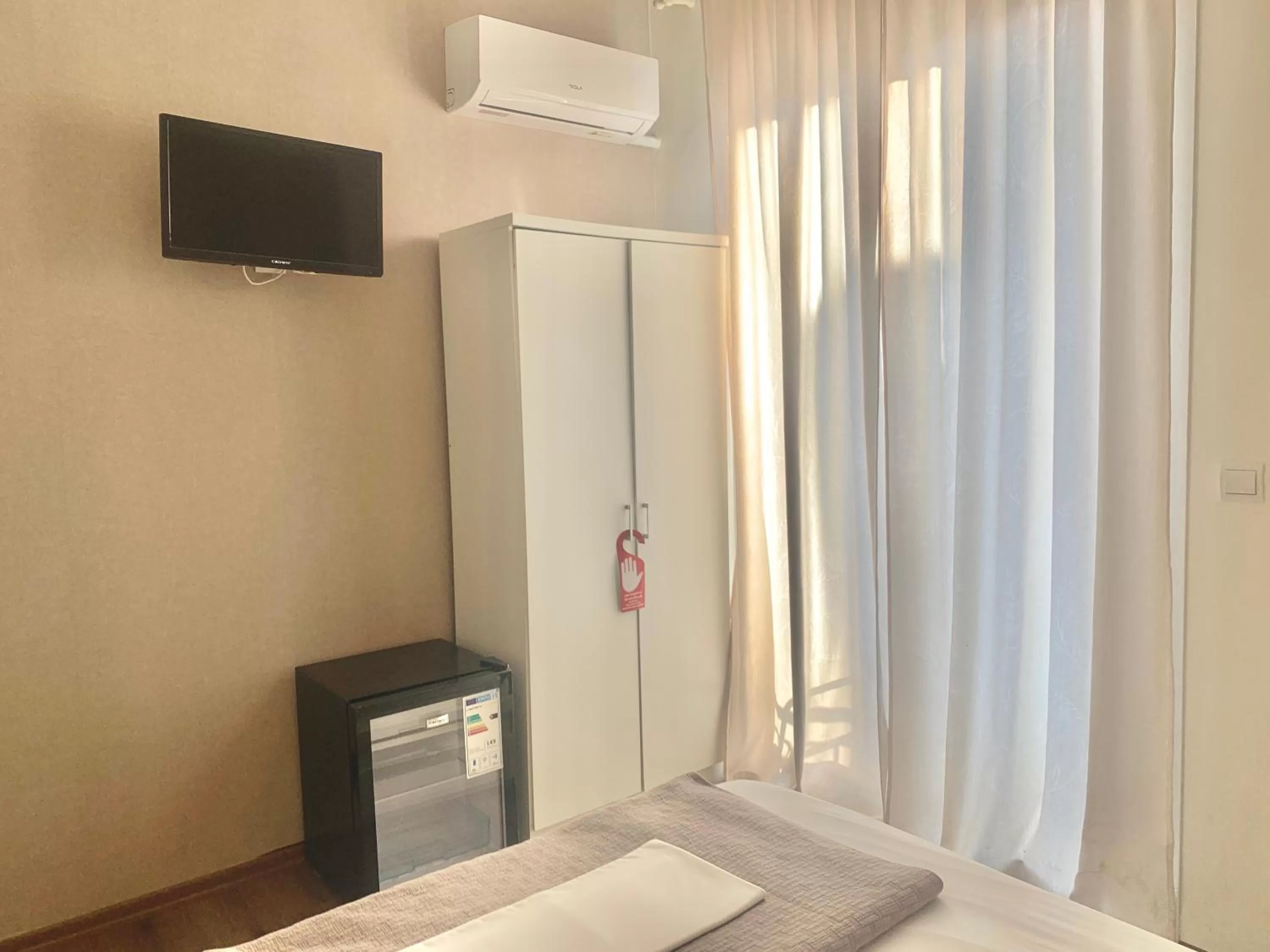 TV and multimedia, Bed in City Center Athenes rooms