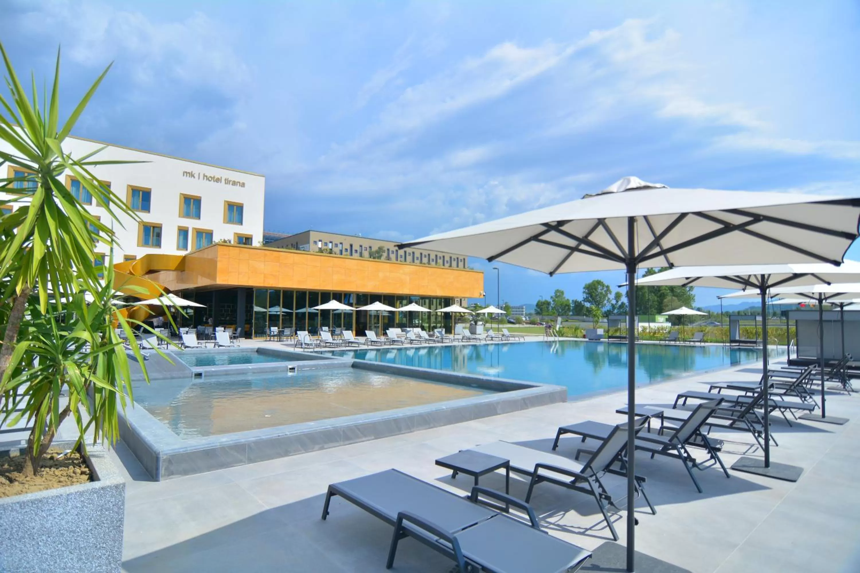 Lounge or bar in mk hotel tirana