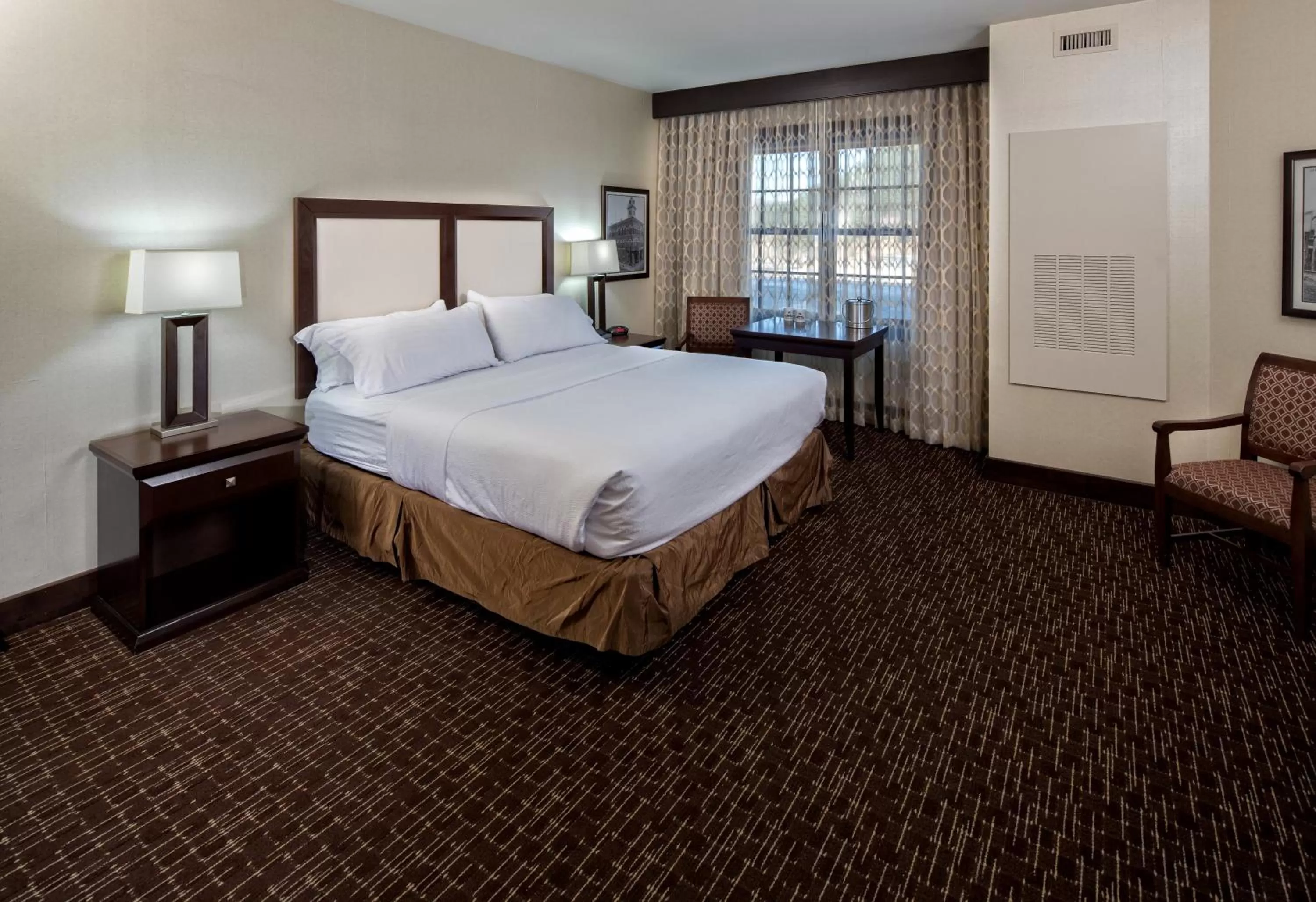 Photo of the whole room, Bed in Holiday Inn Resort Deadwood Mountain Grand by IHG