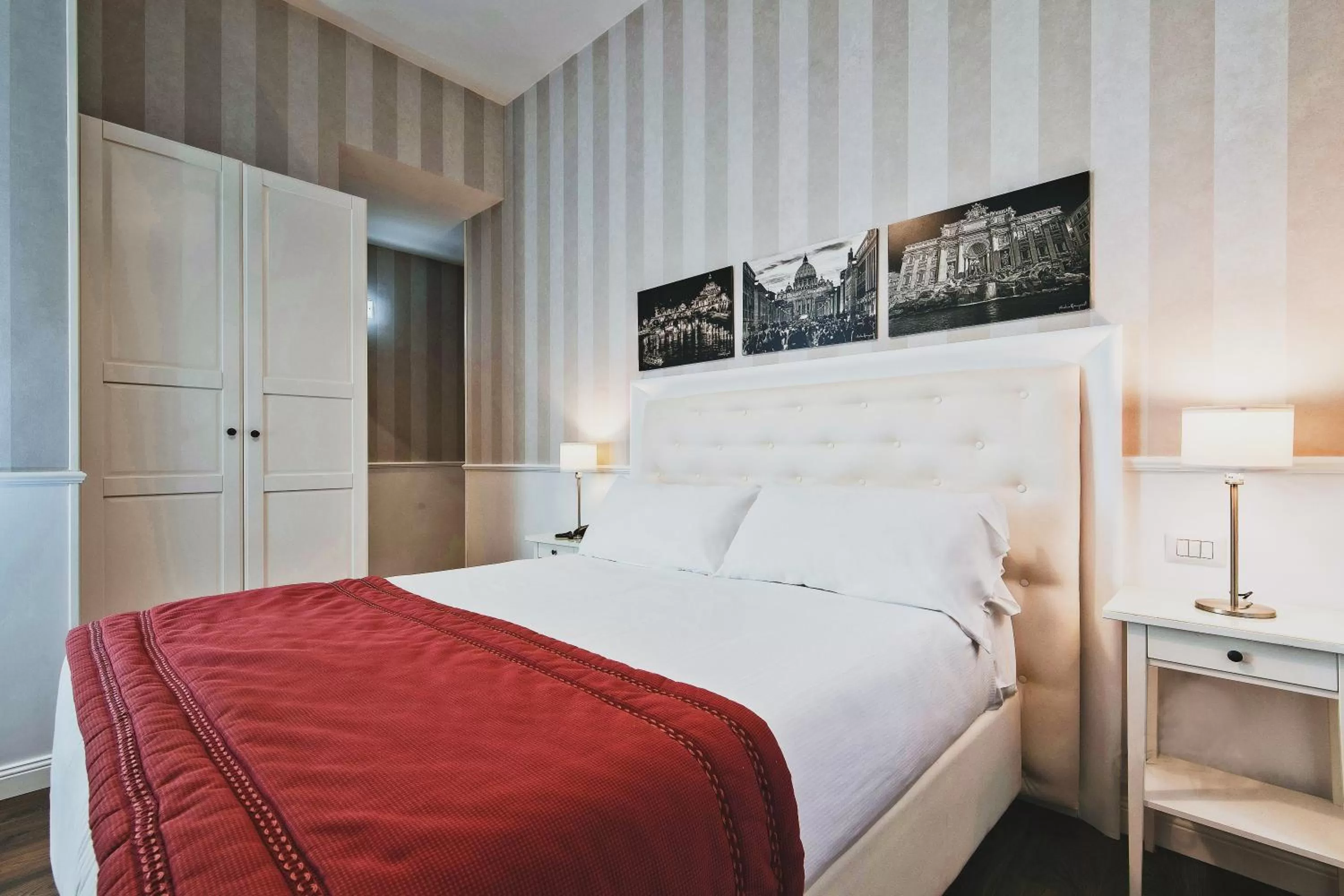 Photo of the whole room, Bed in Star Vatican Rooms