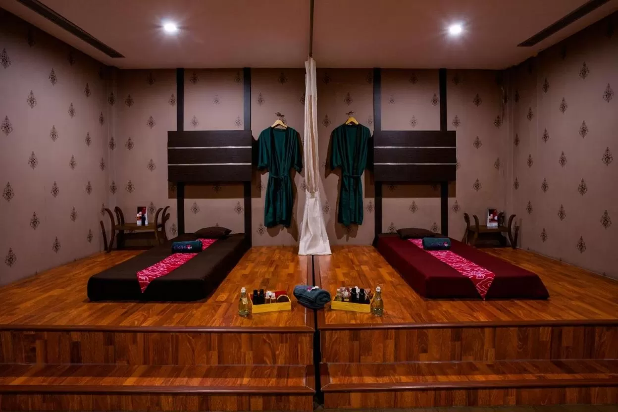 Massage in Emersia Hotel and Resort