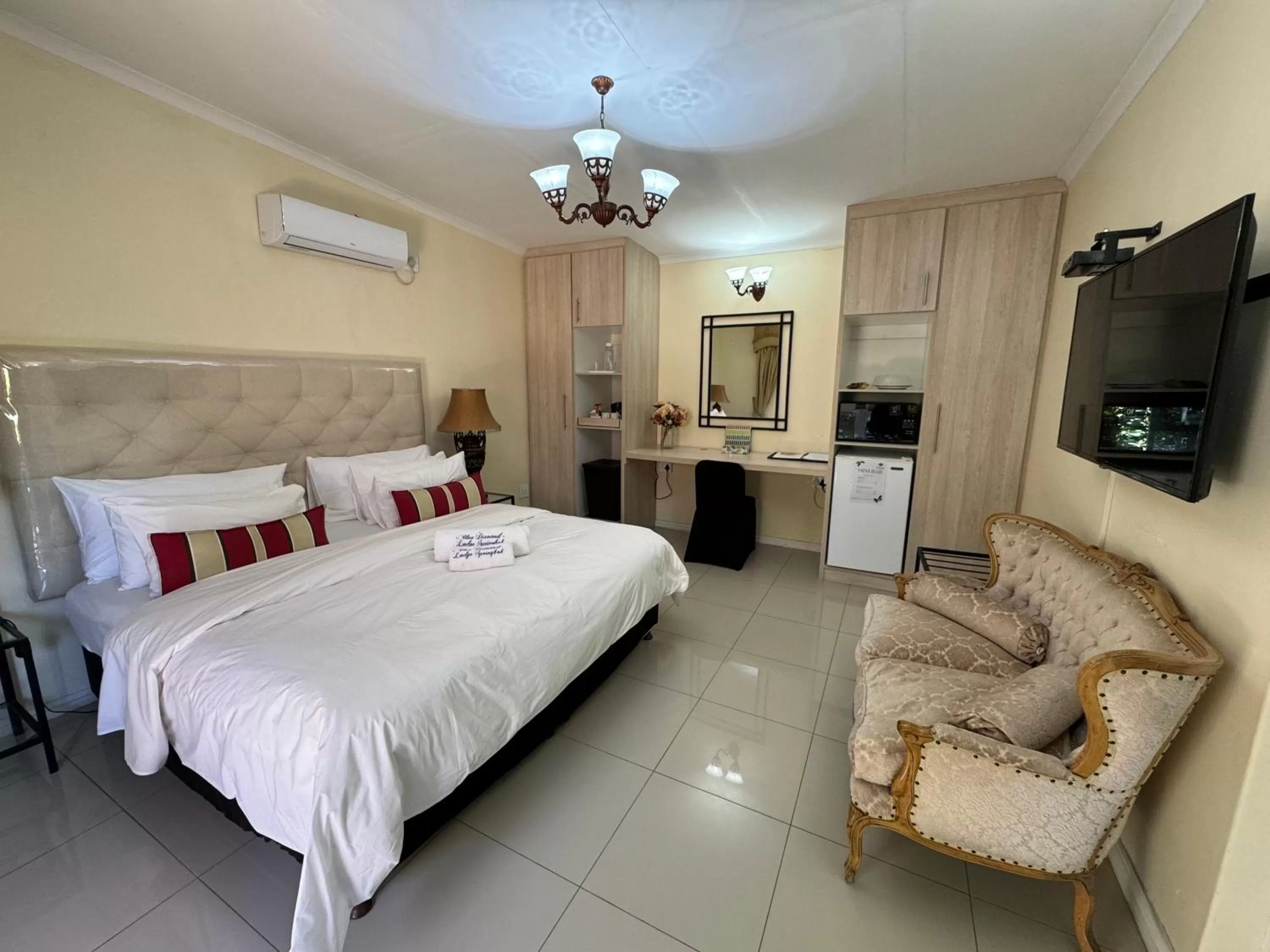 Bed in Blue Diamond Lodge & Spa