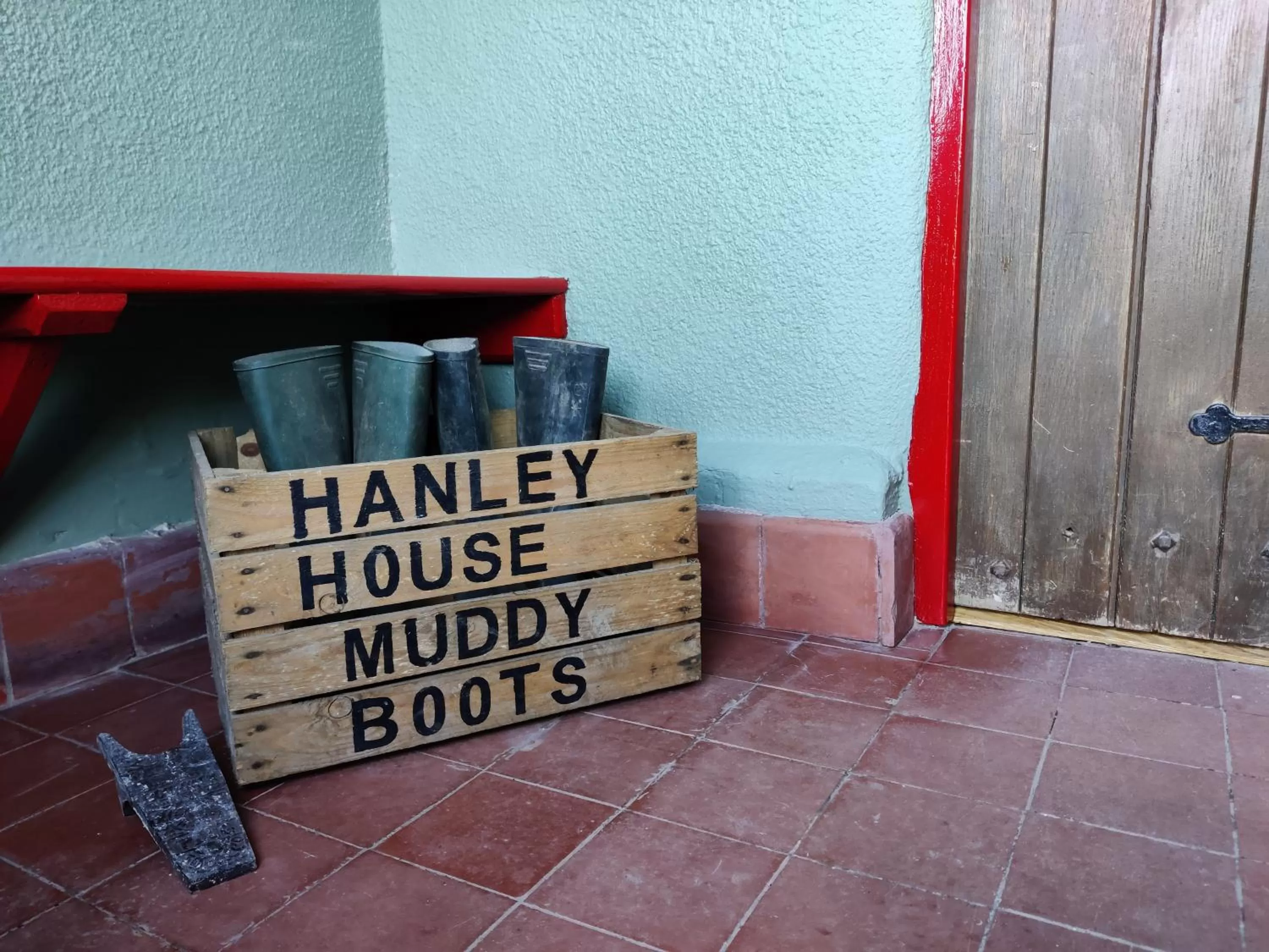 Facade/entrance in Hanley House