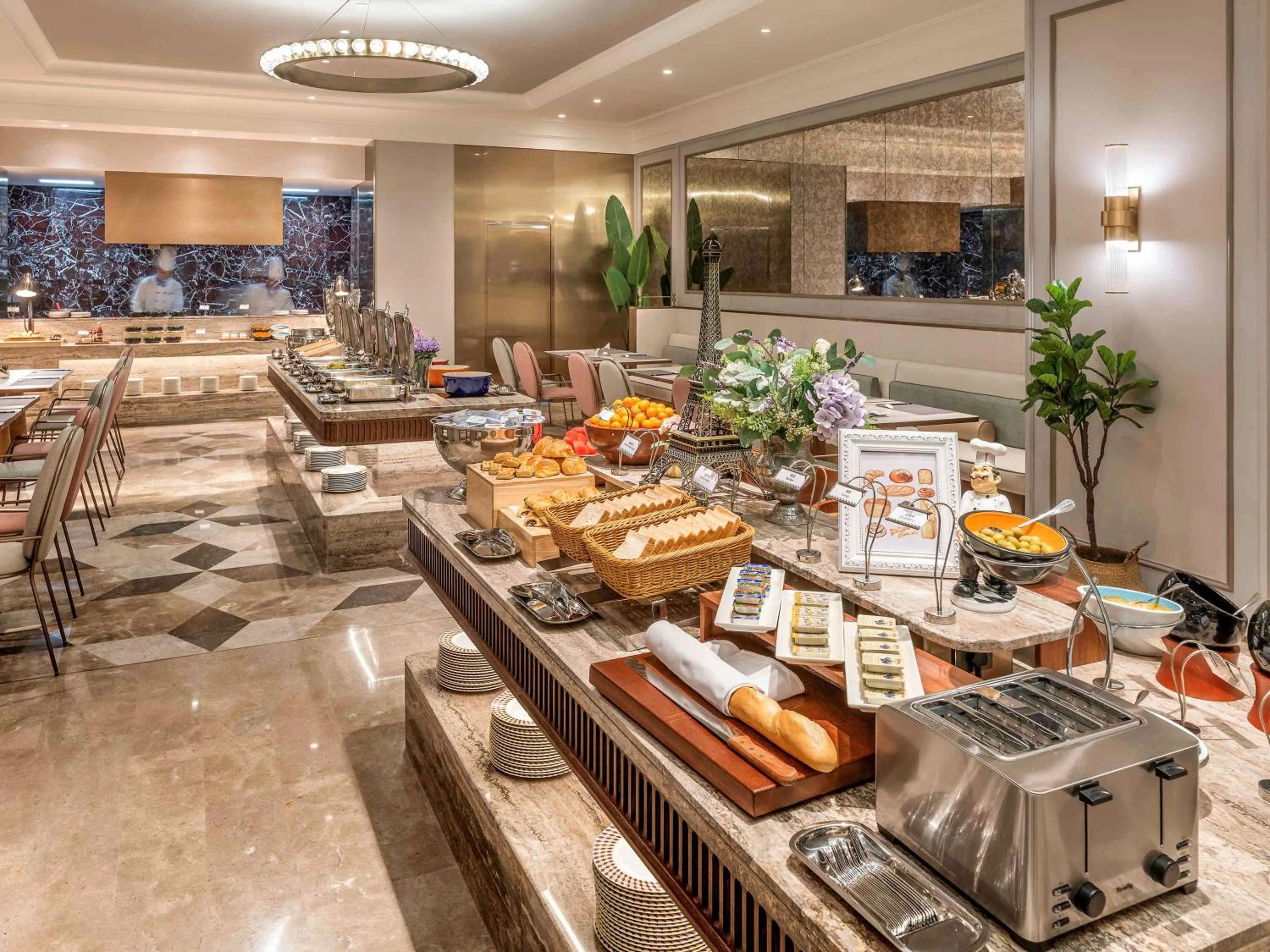 Restaurant/places to eat in Mercure Hangzhou Xixi Wetland