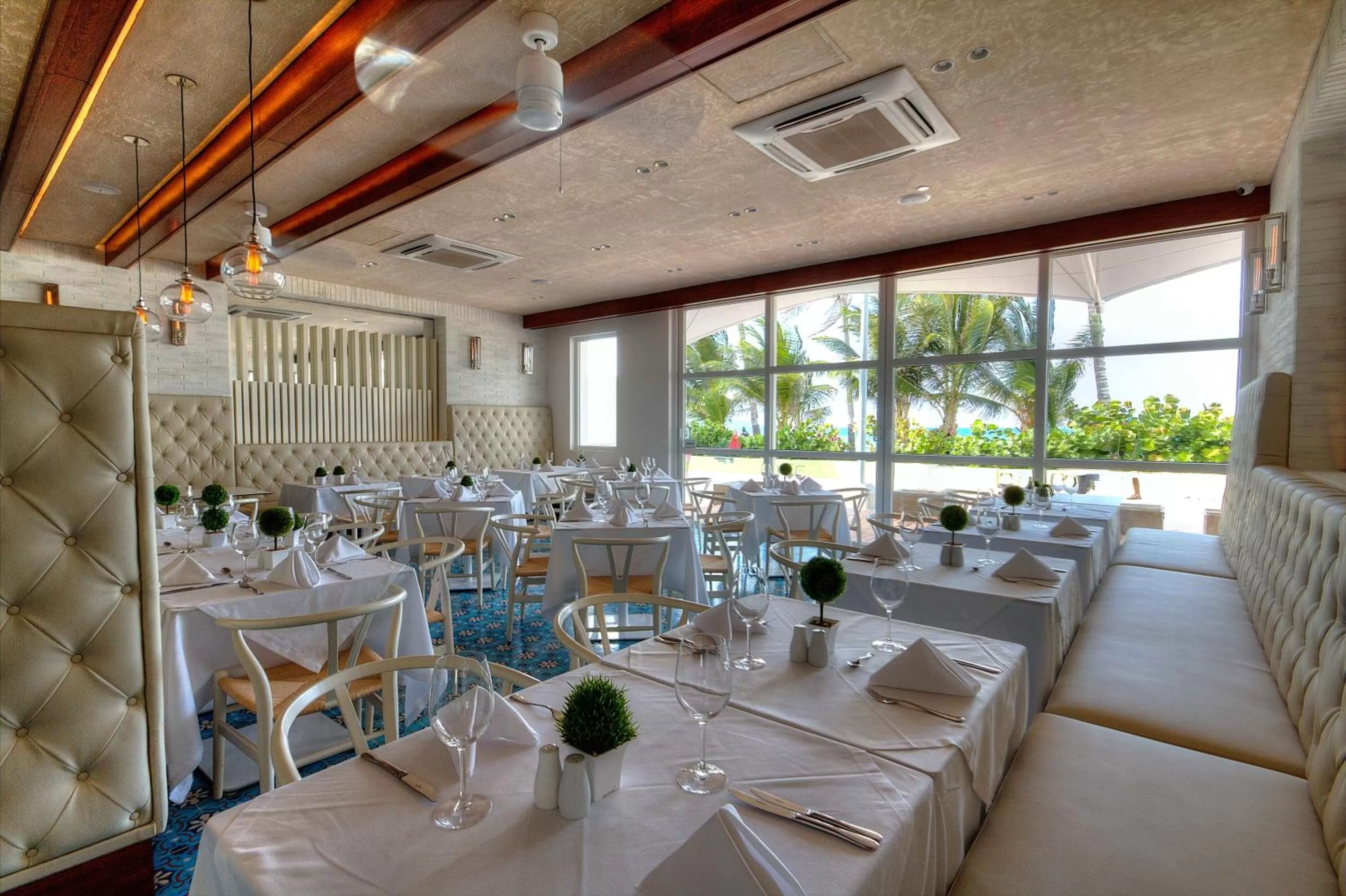 Restaurant/places to eat in Hotel Casablanca