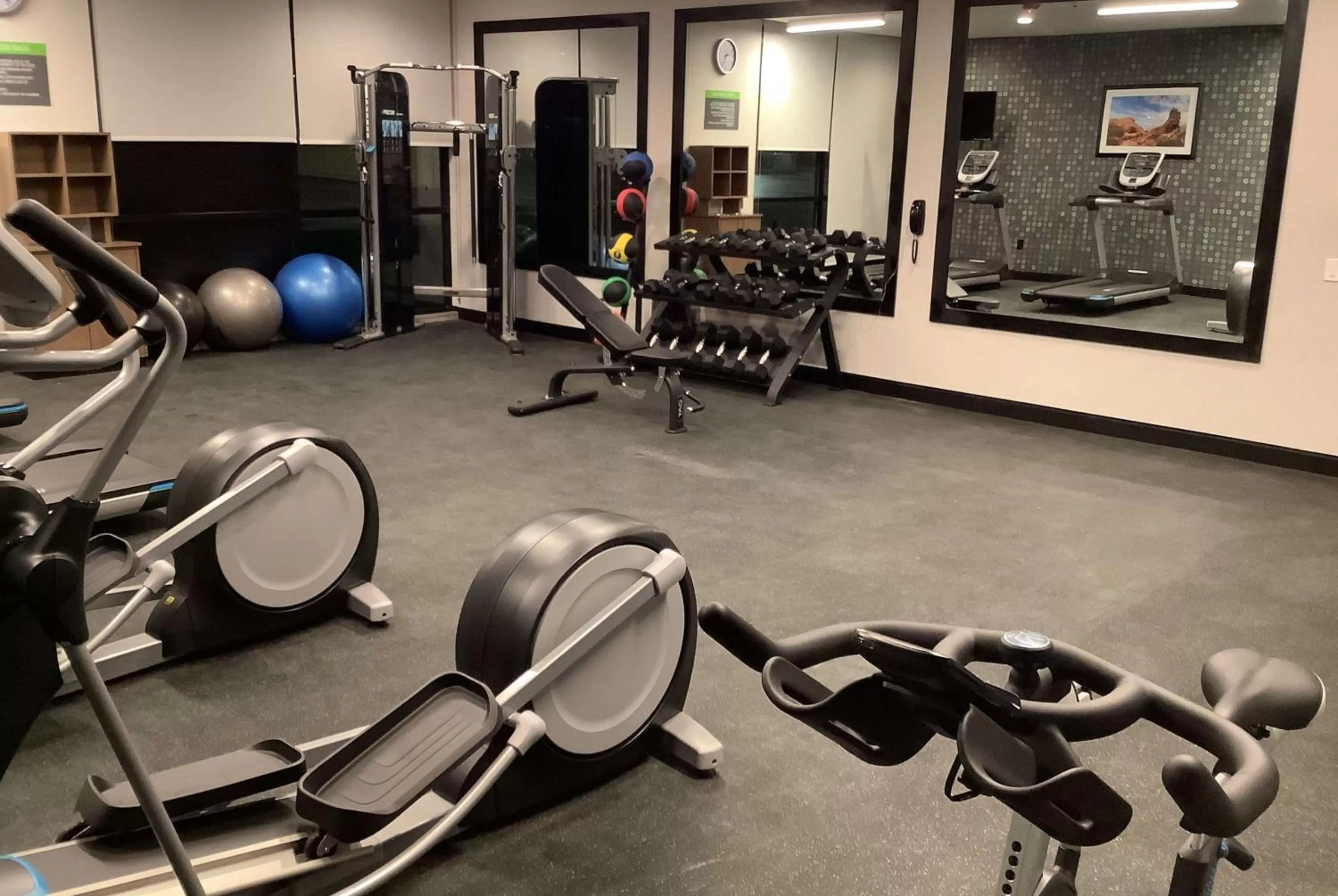 Fitness centre/facilities in La Quinta Inn & Suites by Wyndham Littleton-Red Rocks