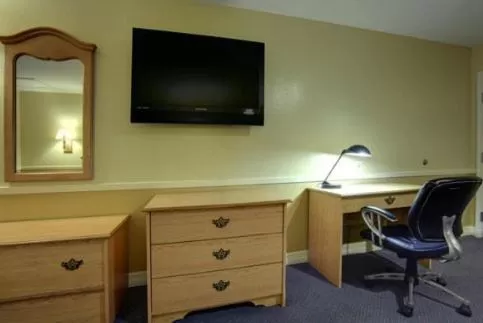 TV and multimedia in Edinburg Executive Inn