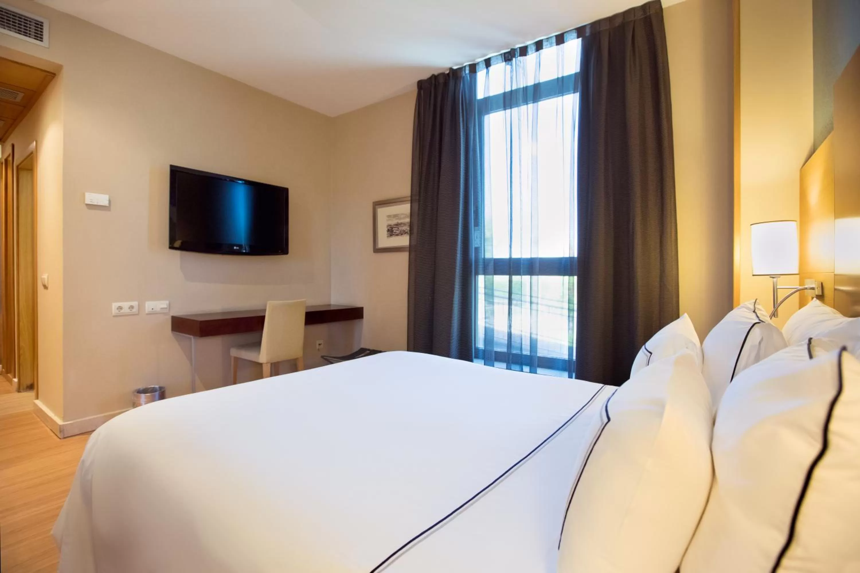 TV and multimedia, Bed in Hotel Salamanca Montalvo