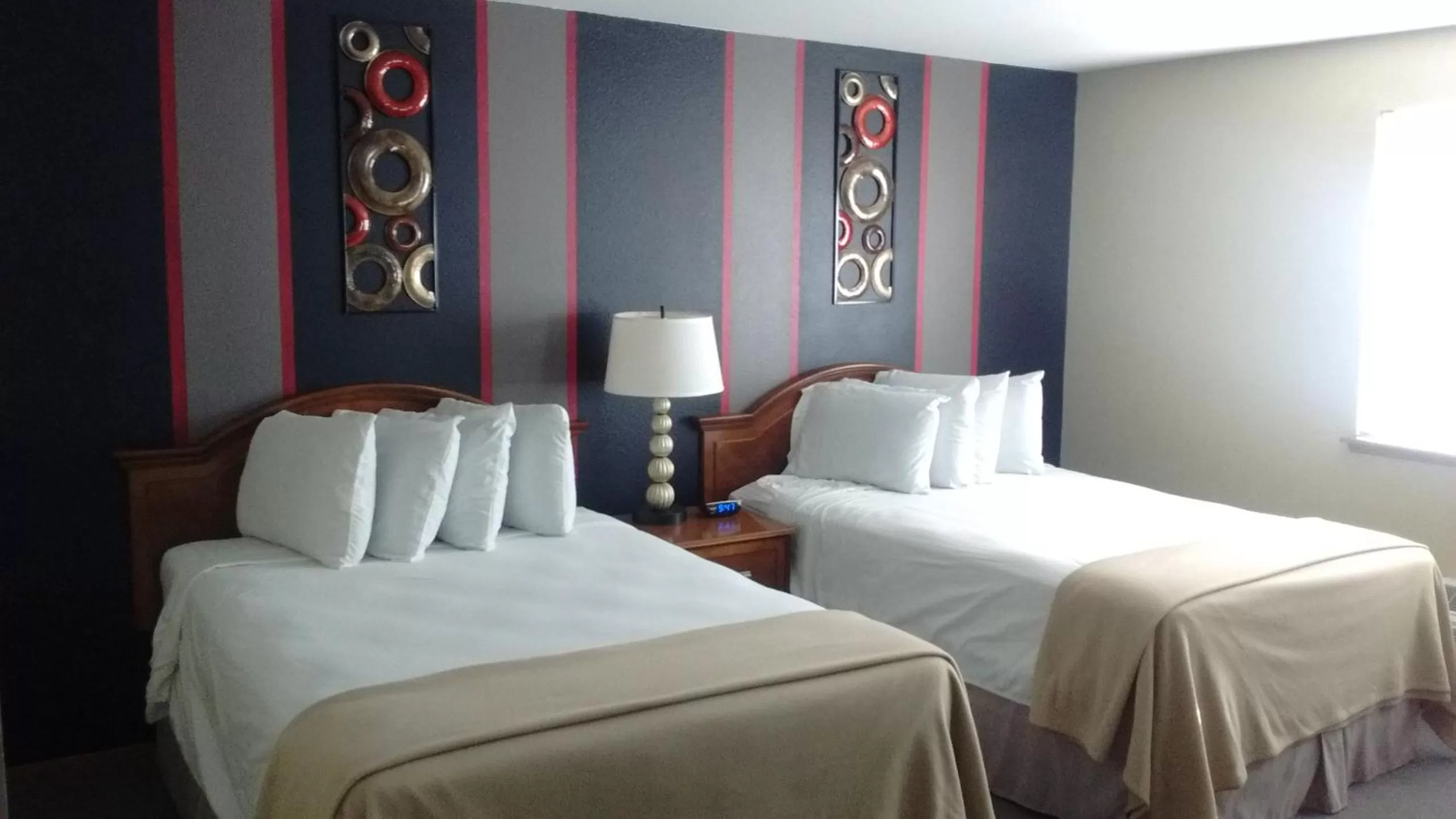 2 Double Beds in Packwood Lodge & Cabins