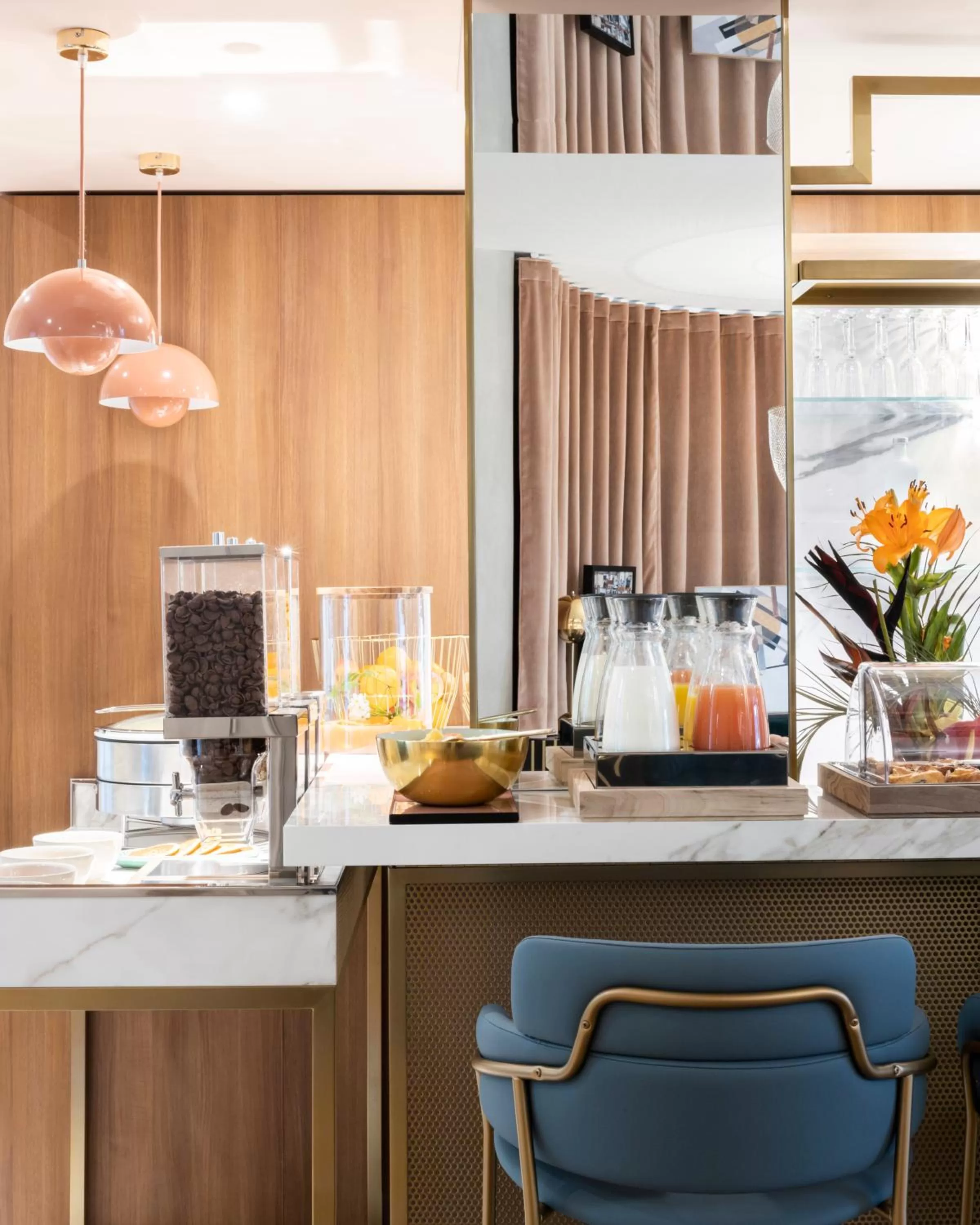 Breakfast in Hôtel Parisianer