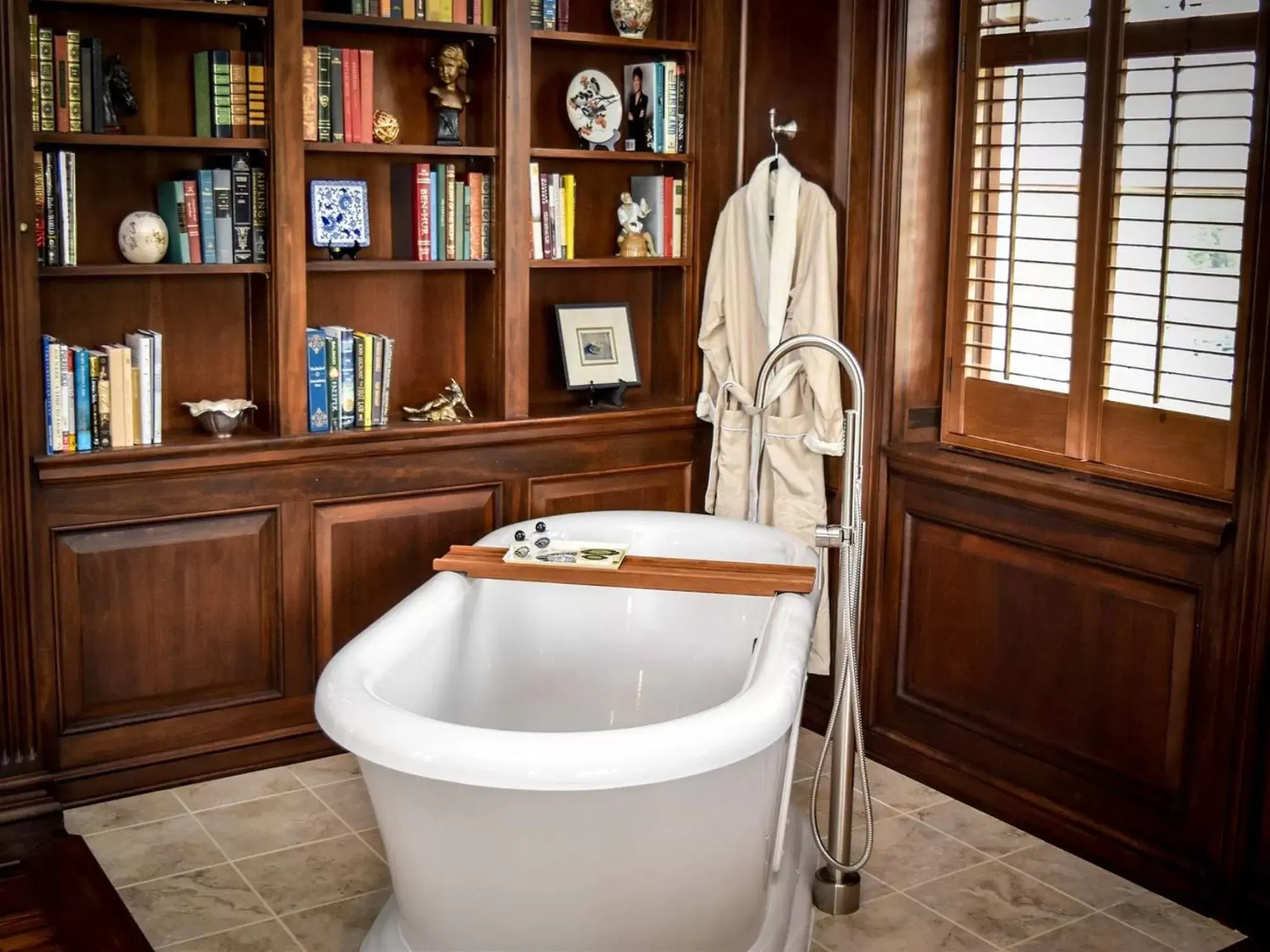 Superior King Room in Inn at Evergreen Superior King Room in Inn at Evergreen