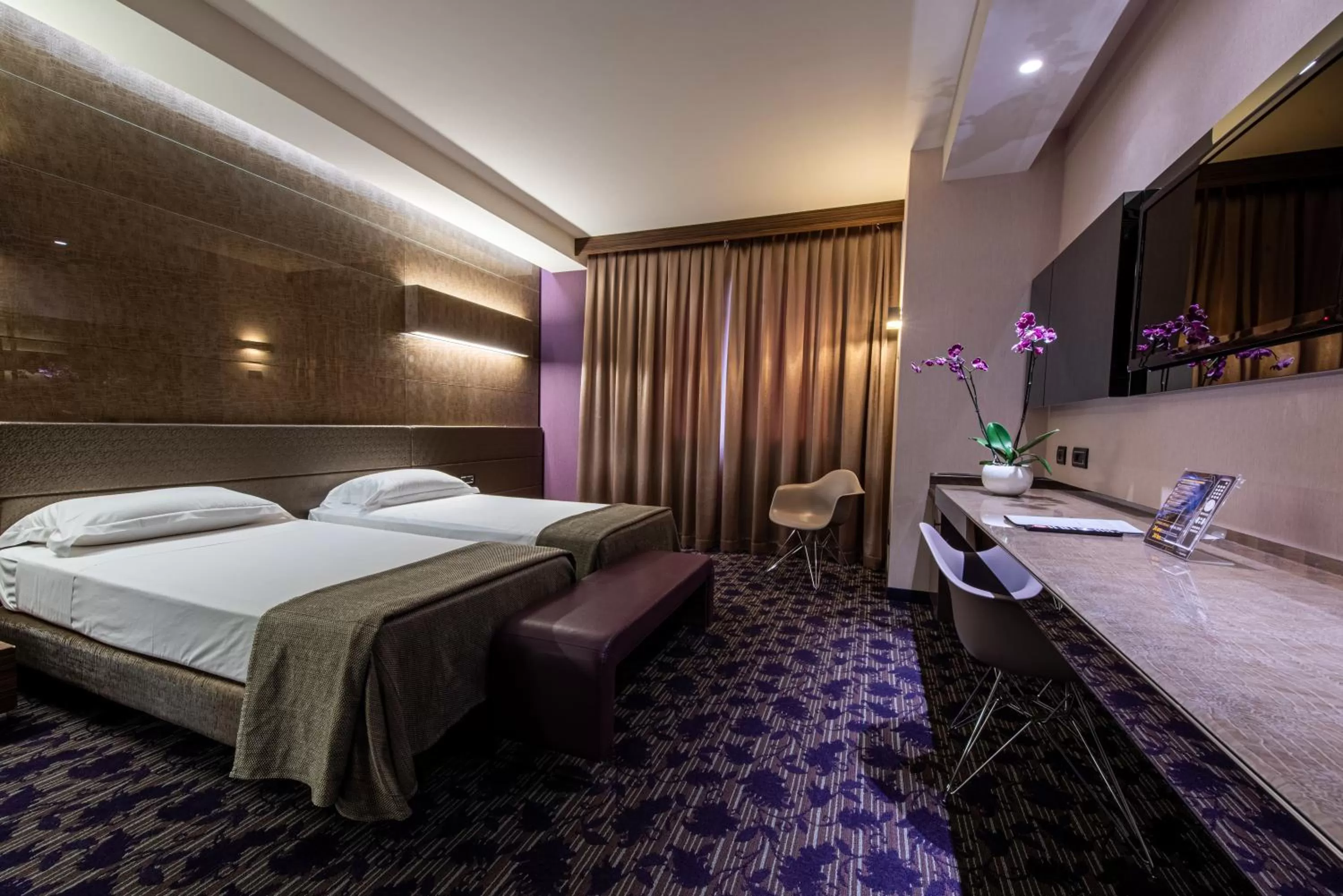 Photo of the whole room, Bed in Viola Mhotel