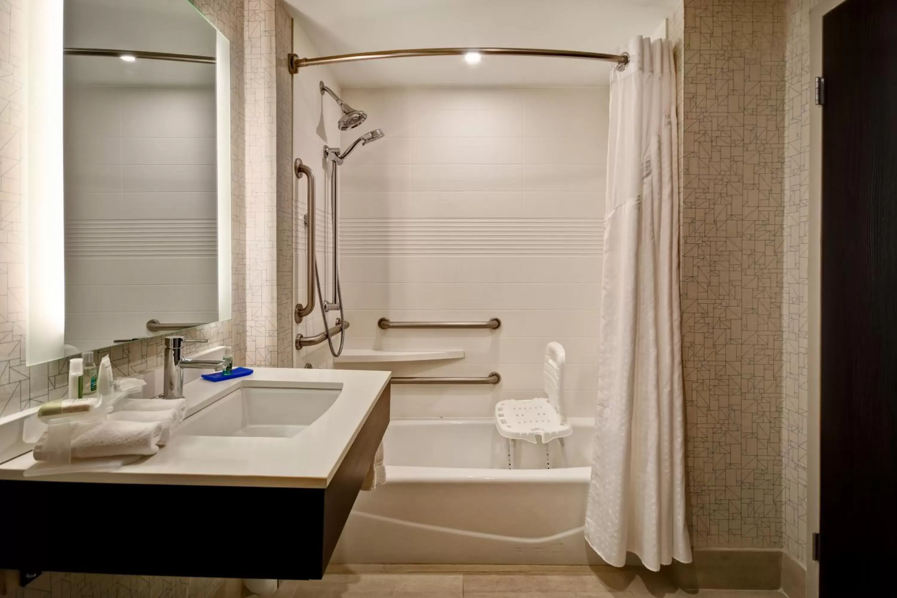 Queen Room with Two Queen Beds and Mobility Accessible Tub in Holiday Inn Express & Suites Allentown-Dorney Park Area by IHG Queen Room with Two Queen Beds and Mobility Accessible Tub in Holiday Inn Express & Suites Allentown-Dorney Park Area by IHG