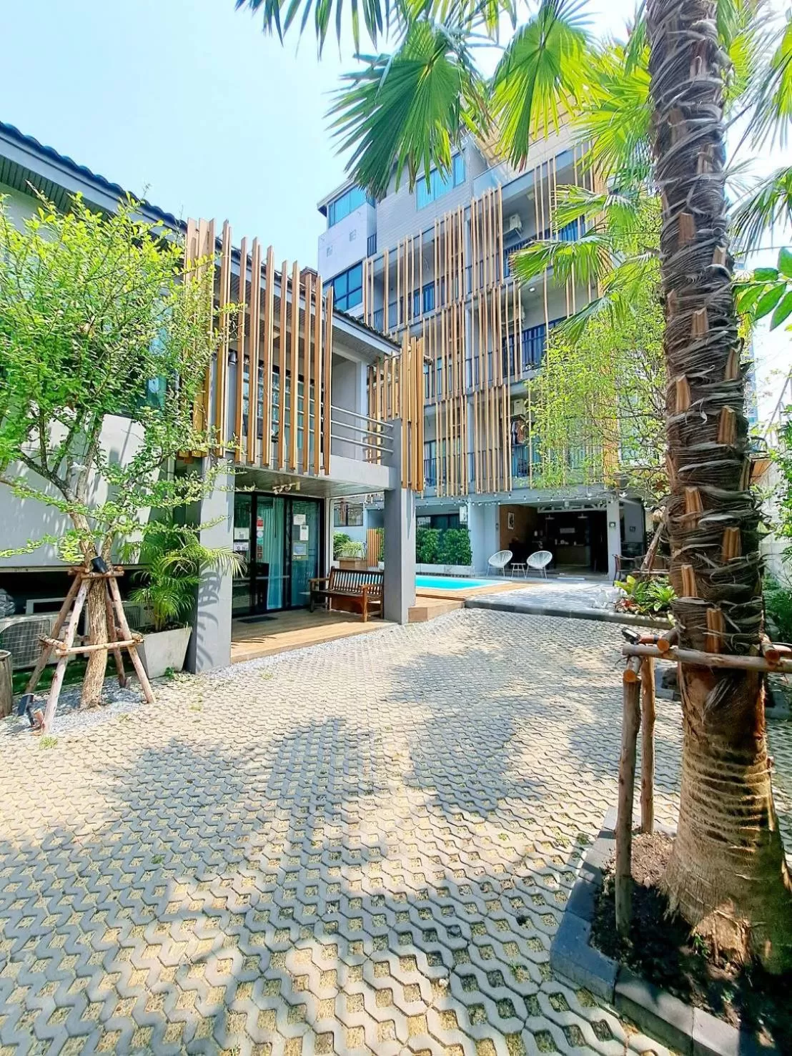 Facade/entrance in Nest by Sangob