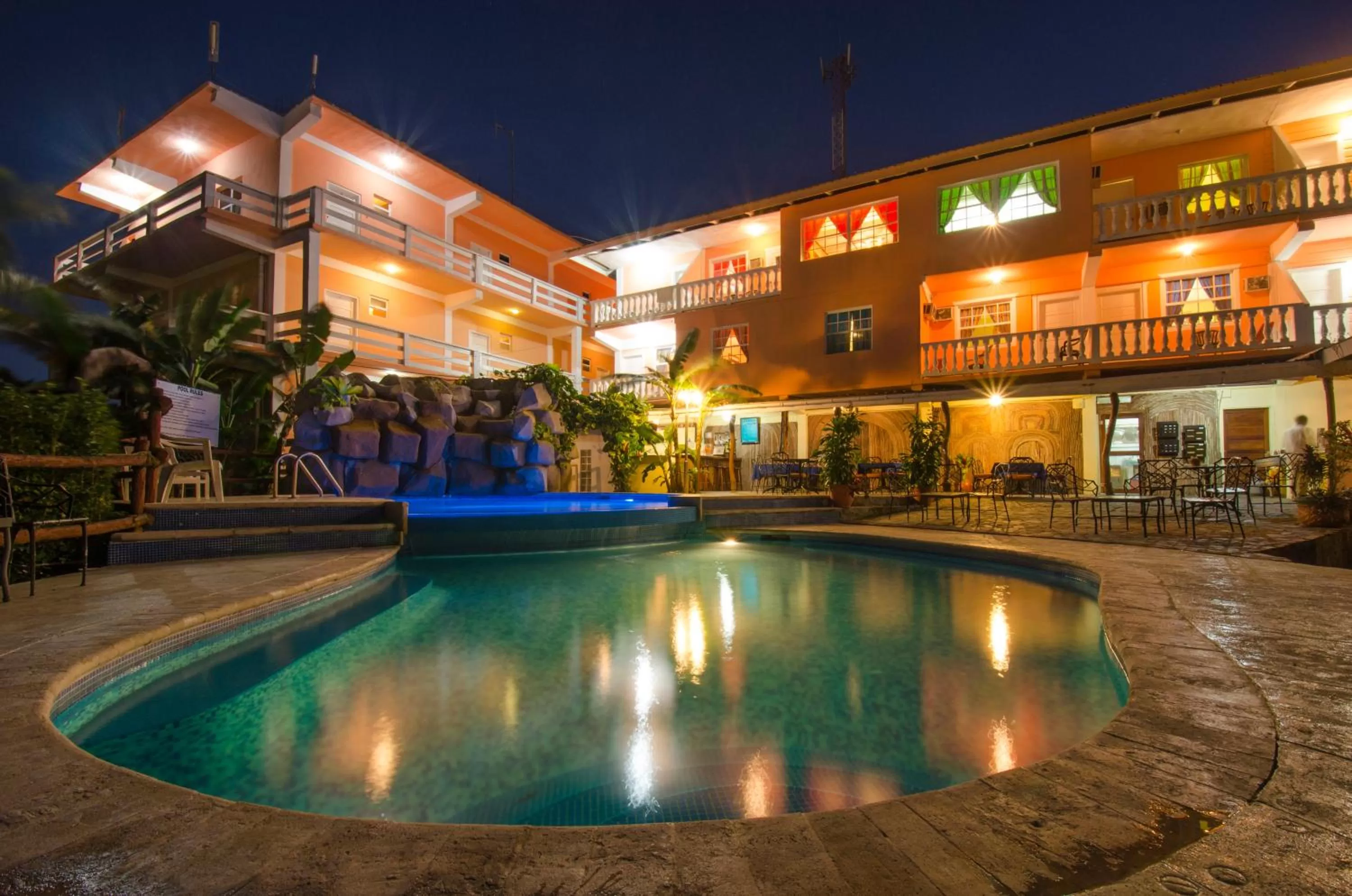 Swimming pool in Cahal Pech Village Resort