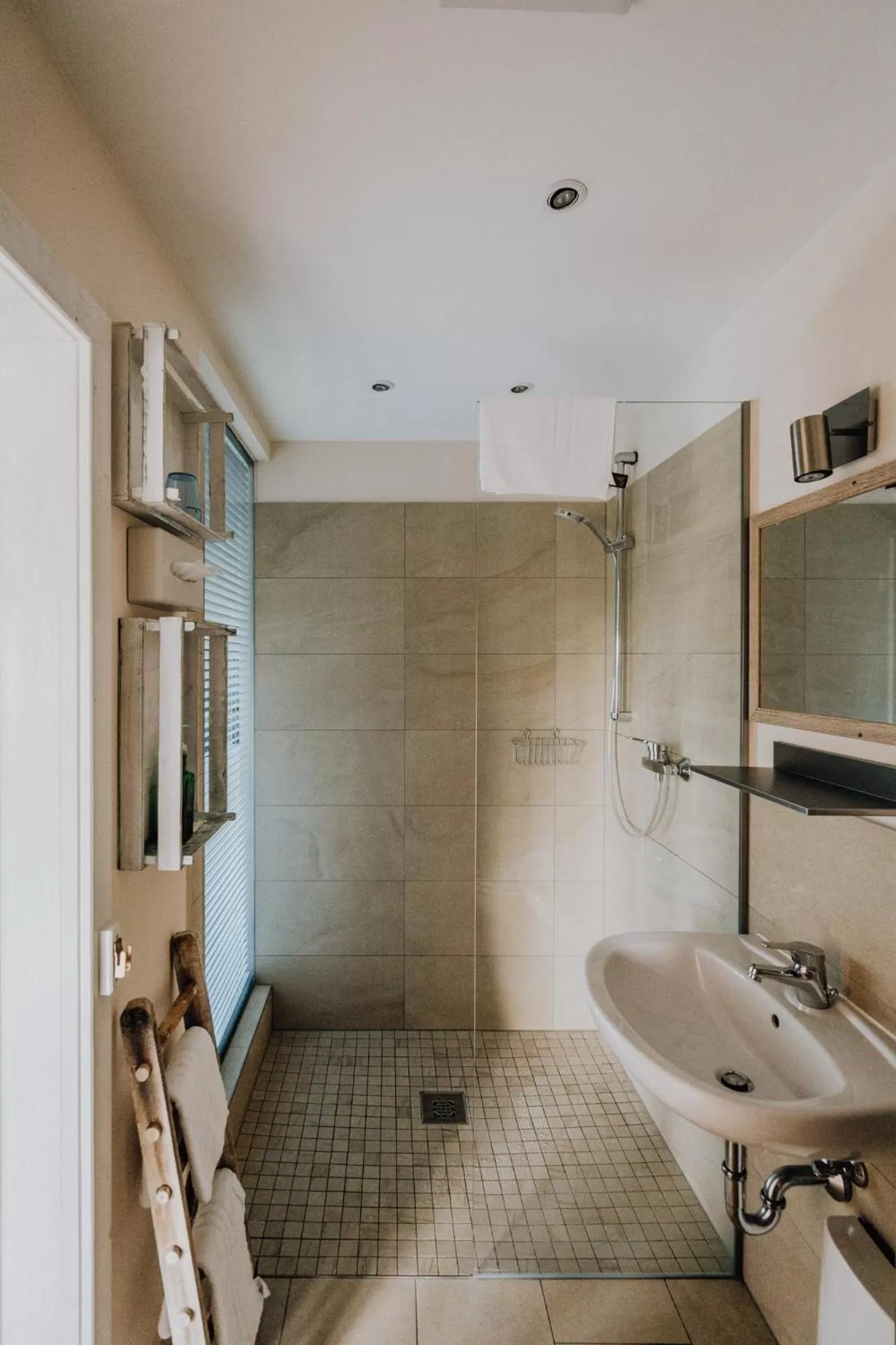 Shower in Road Stop Mettmann