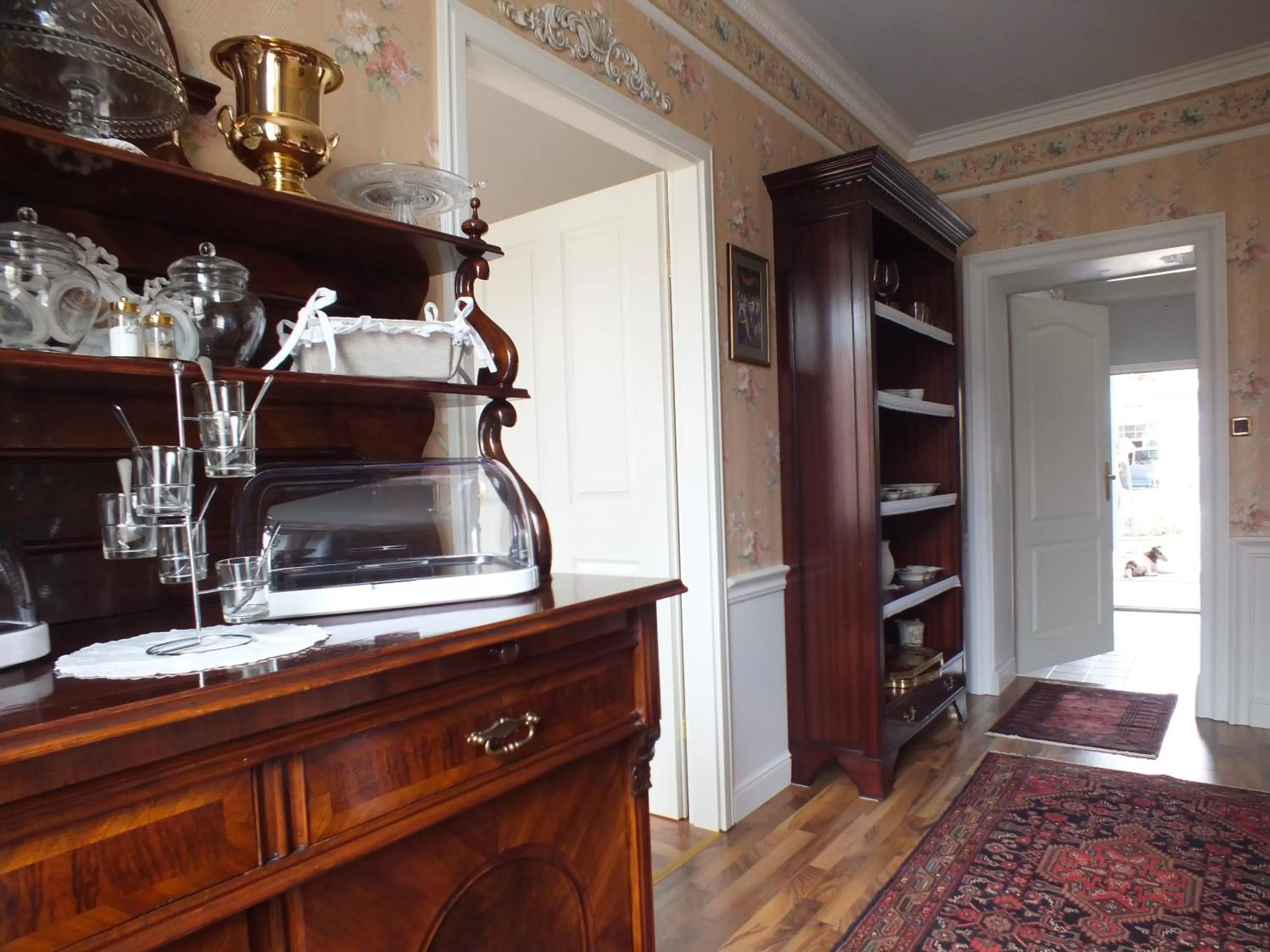 Restaurant/places to eat in Villa-Angelina