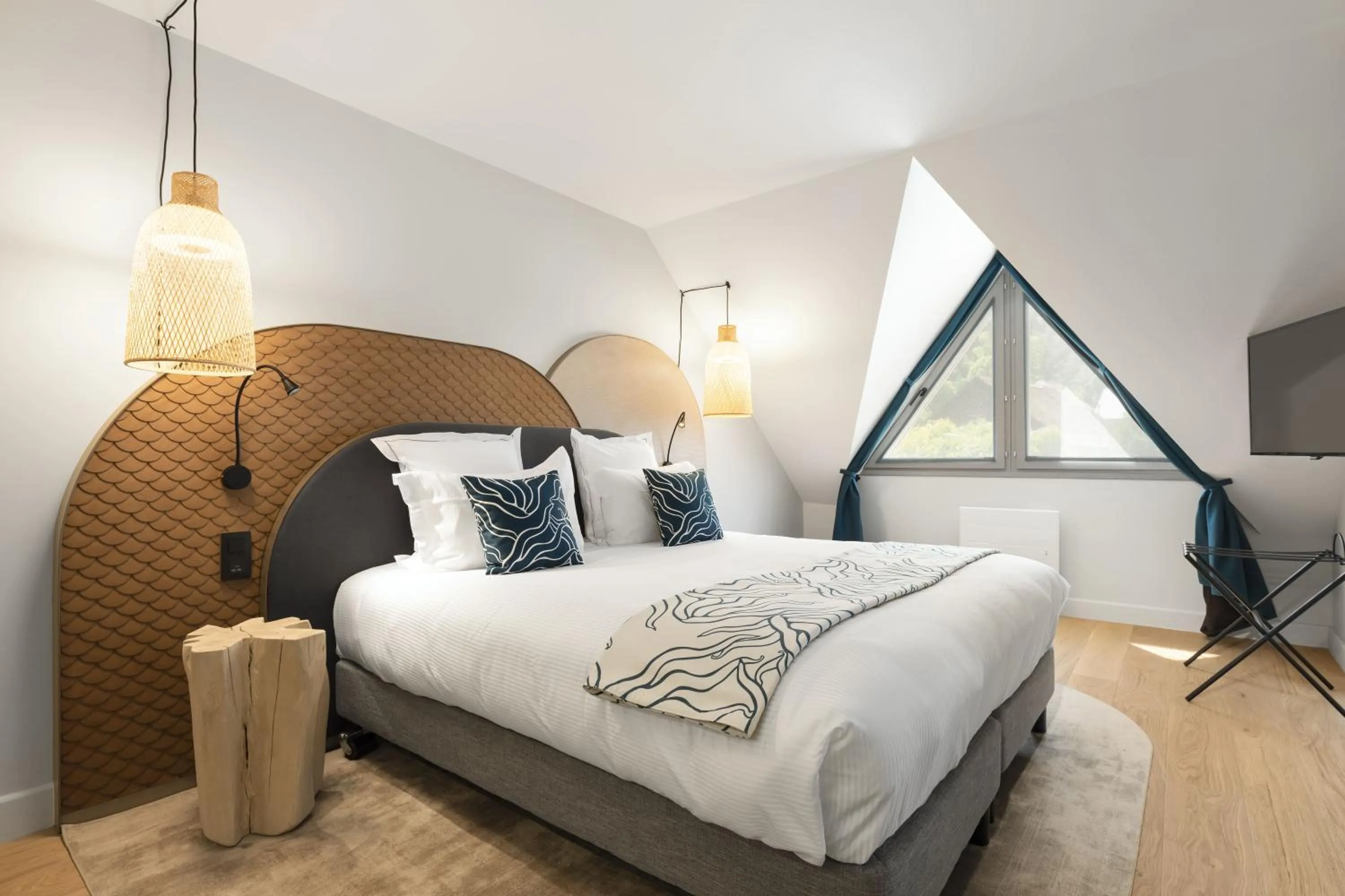 Bedroom, Bed in Black Bass Hotel