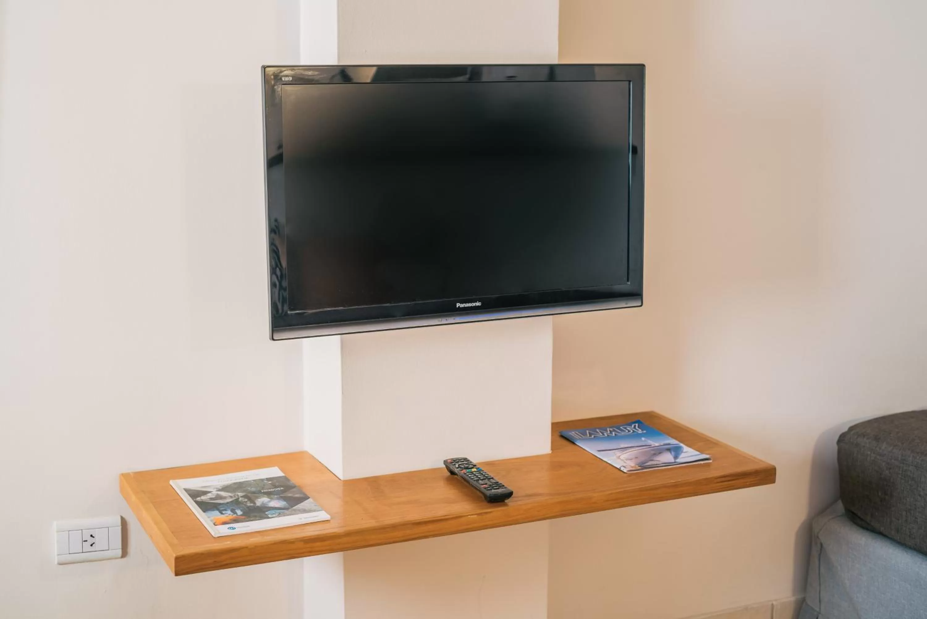 Communal lounge/ TV room, TV/Entertainment Center in Riviera Fueguina Apartments