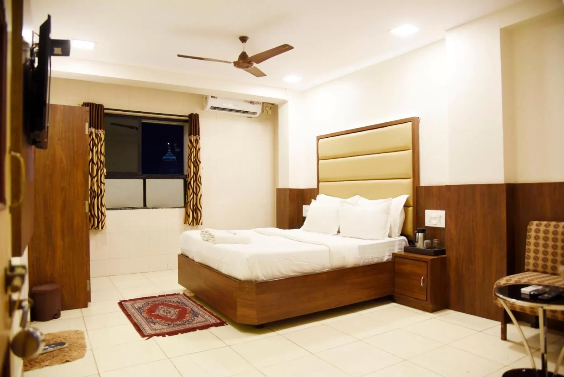 Bedroom, Bed in Hotel Sai Yatri