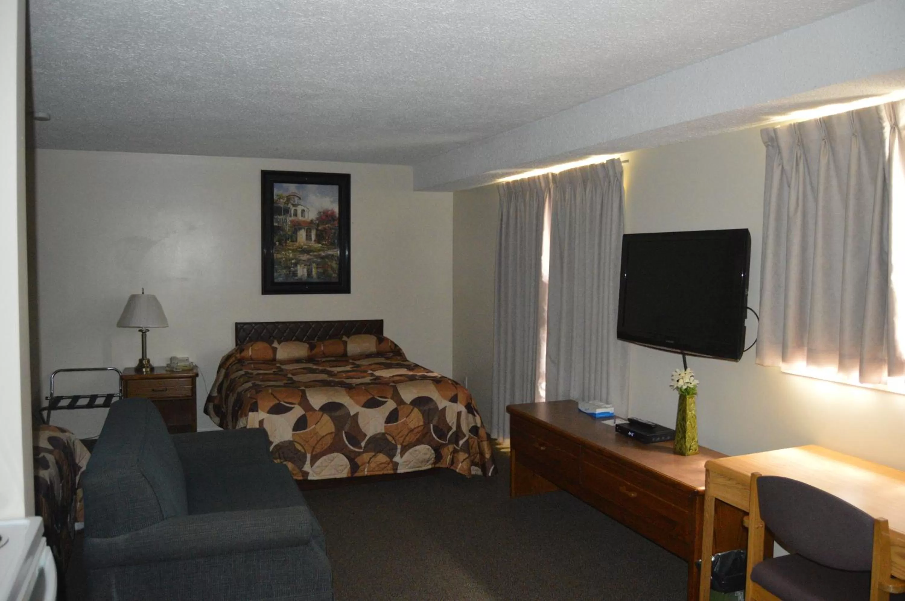 Bed in Wheel Inn Motel