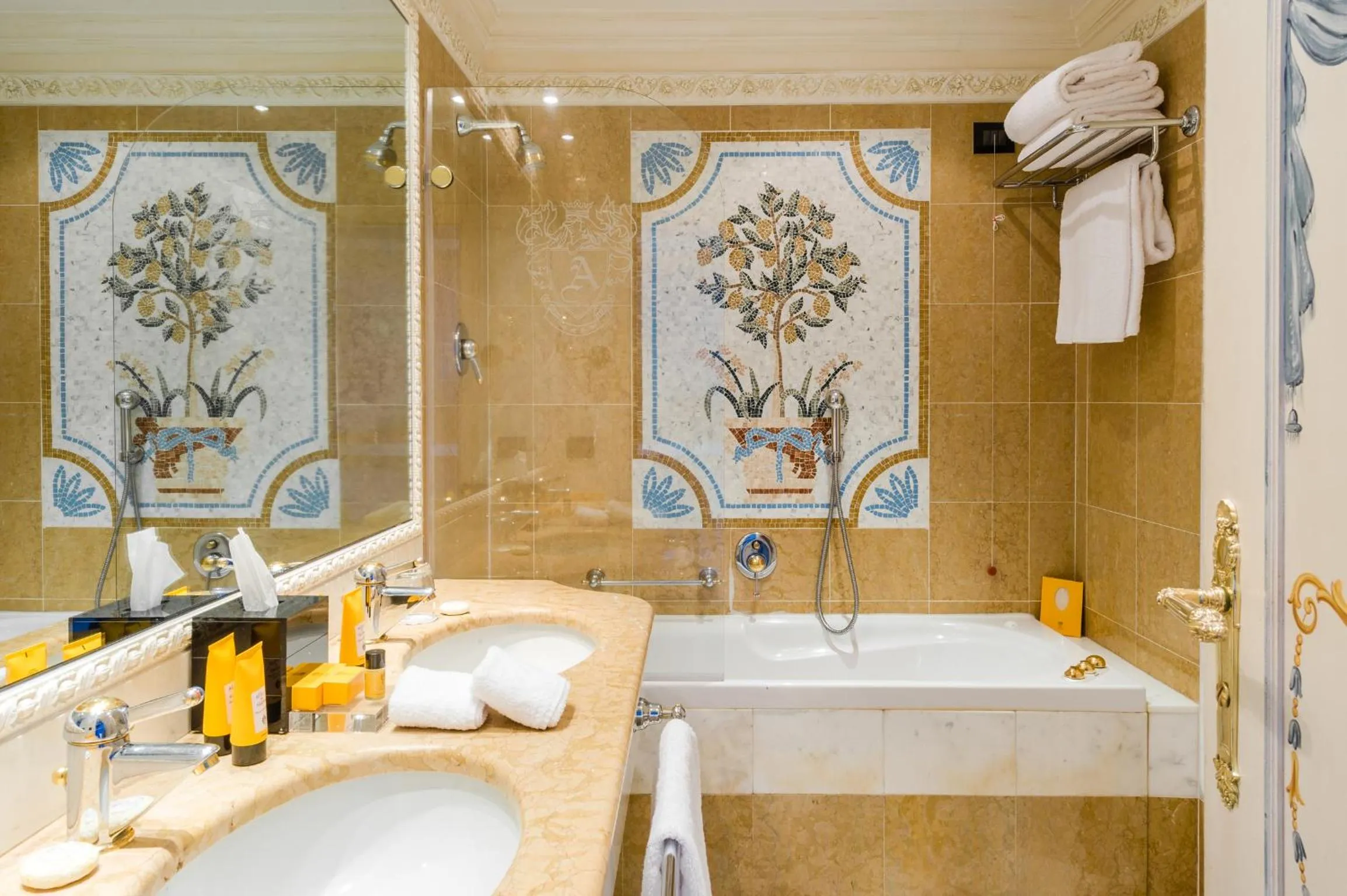 Bathroom in Villa e Palazzo Aminta - A Leading Hotel of The World