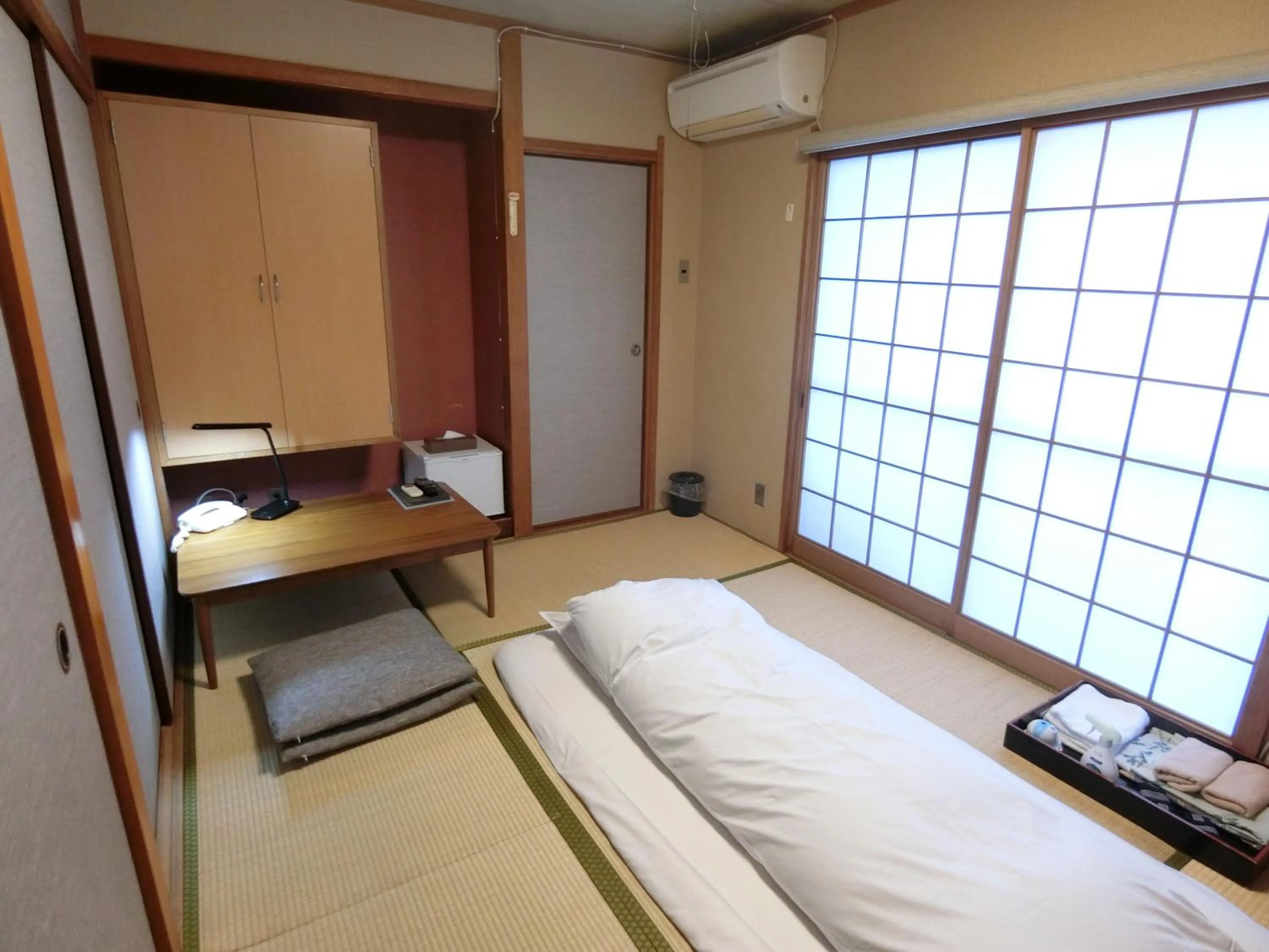 Photo of the whole room, Bed in Nogami Honkan