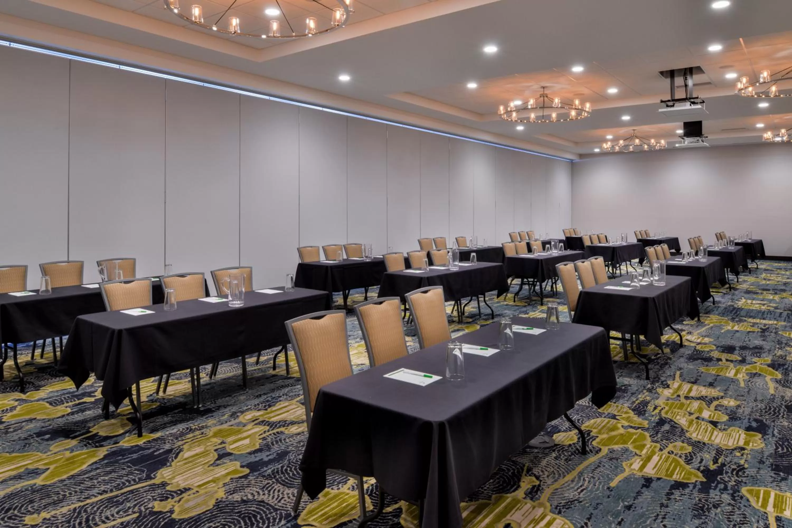 Meeting/conference room in Holiday Inn & Suites - Farmington Hills - Detroit NW by IHG