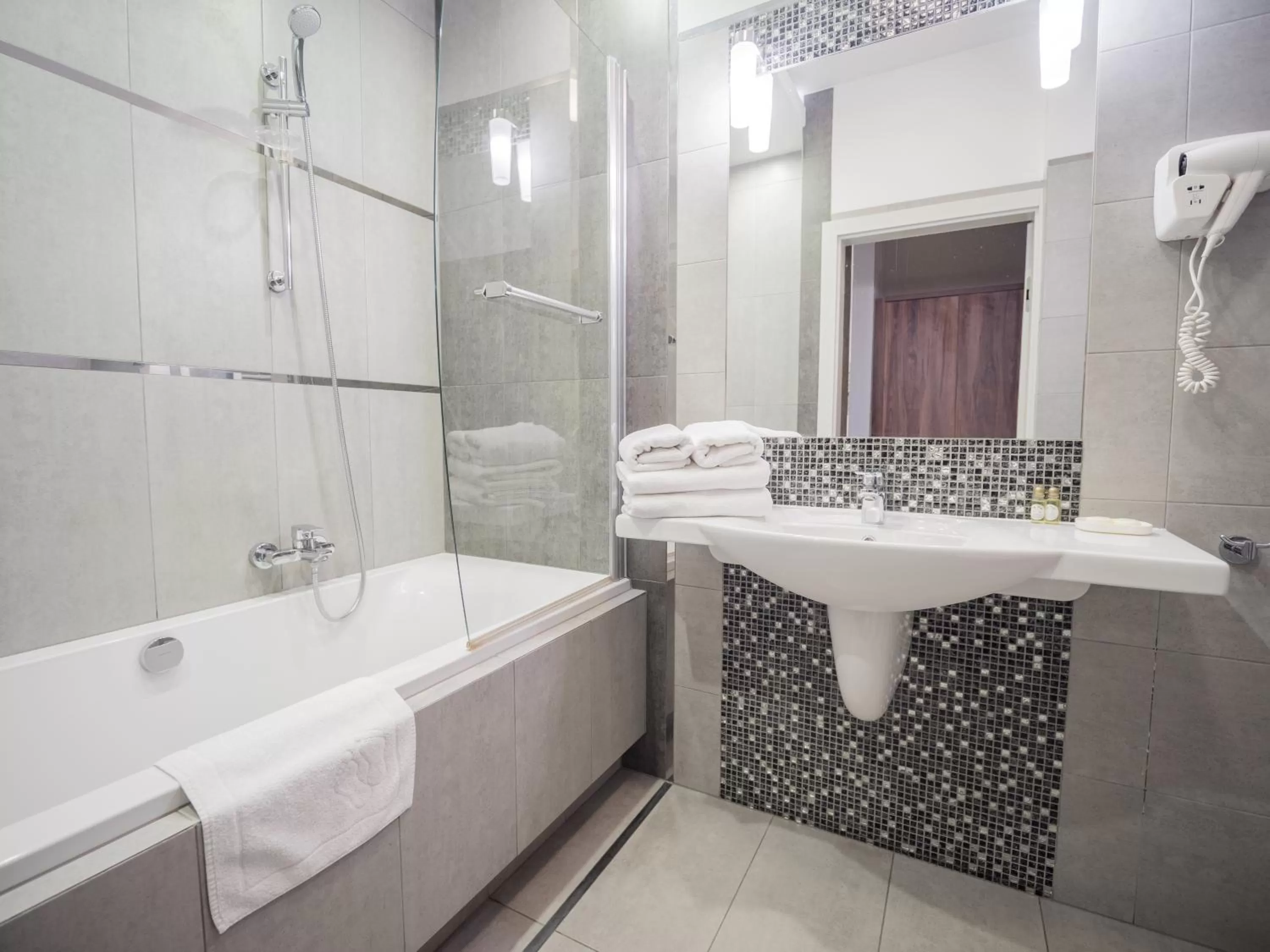 Bathroom in Hotel Miodowa