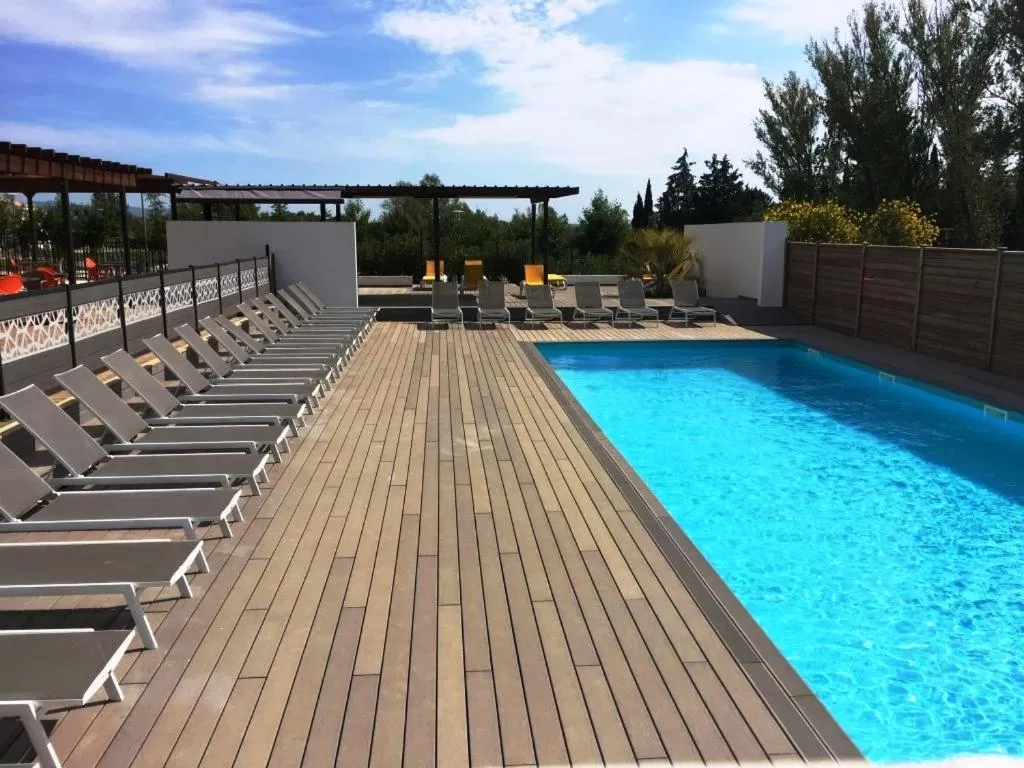 Restaurant/places to eat, Swimming Pool in Les Terrasses D'Aix - Studio avec Grande Terrasse privée