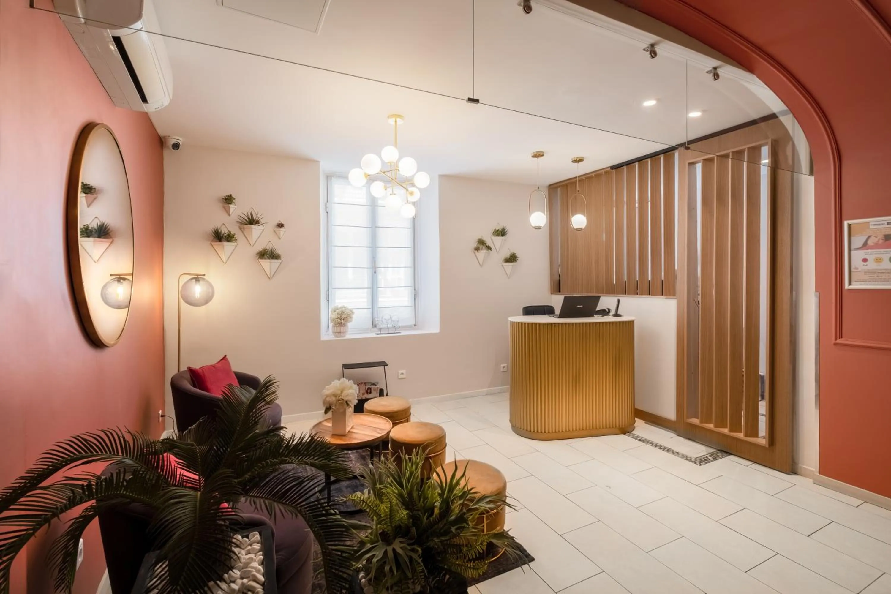 Lobby or reception in Hôtel Le Seize, Nice Centre