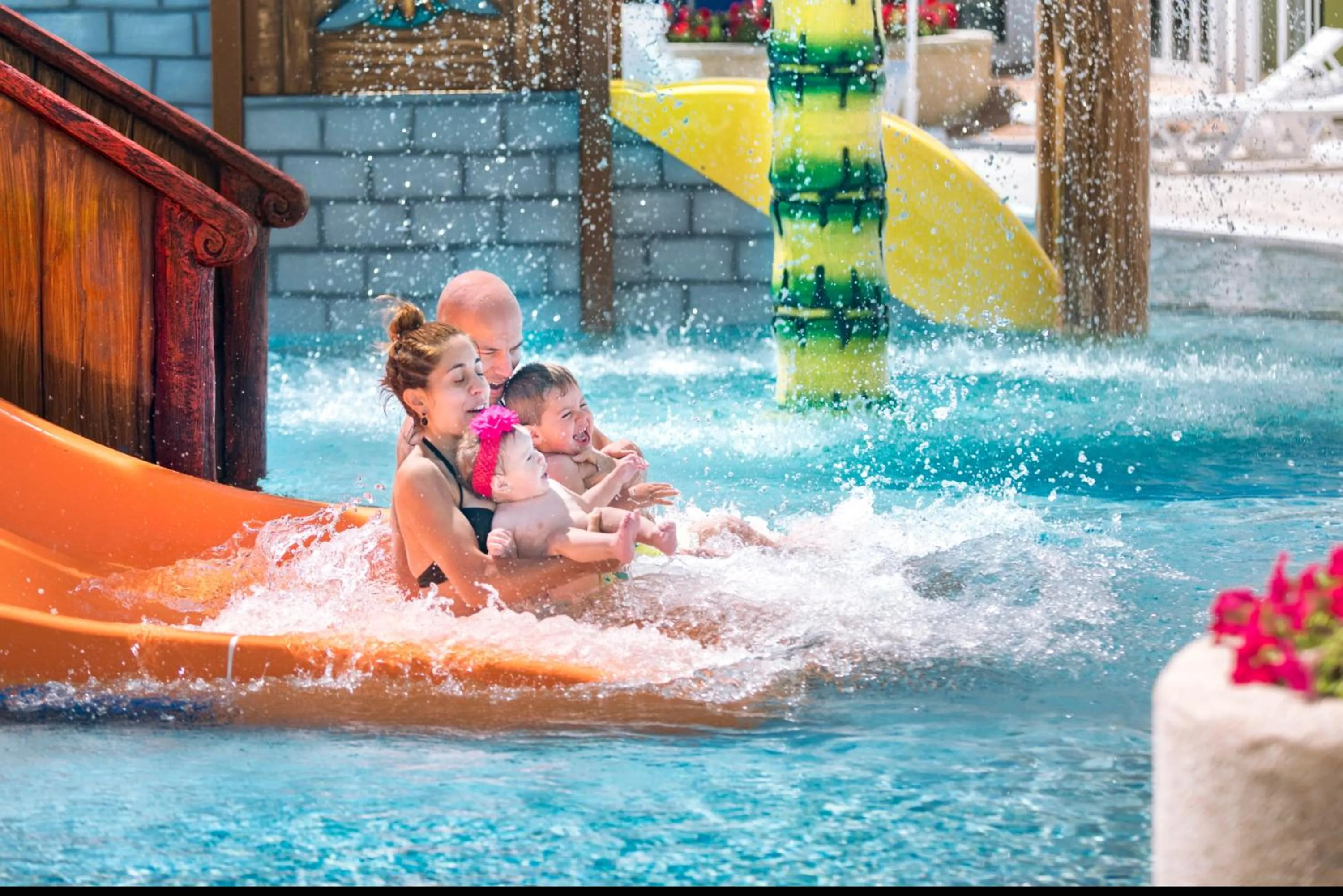 Aqua park in Hotel Oasis Park Splash
